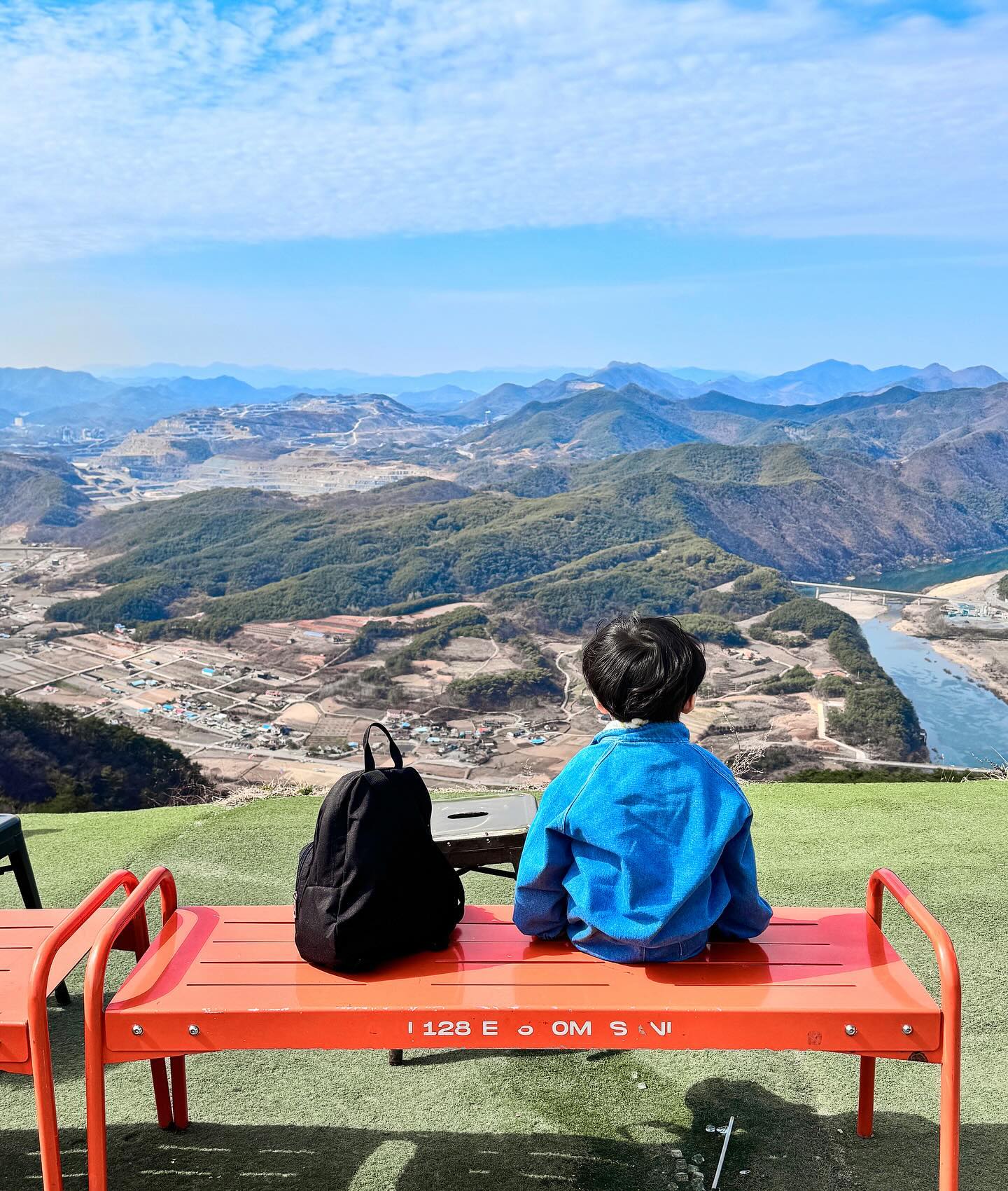 𝙳𝙾𝙷𝙰  ෆ+1145 ❀•°

단양까지 온김에 사진을 와구장창창 

점점 더 커가는 도하랑
할 수 있는게 많아지니까 너무 좋다 🫶🏻
-

#부상투혼 #단양 #카페산 #다음엔어디갈까