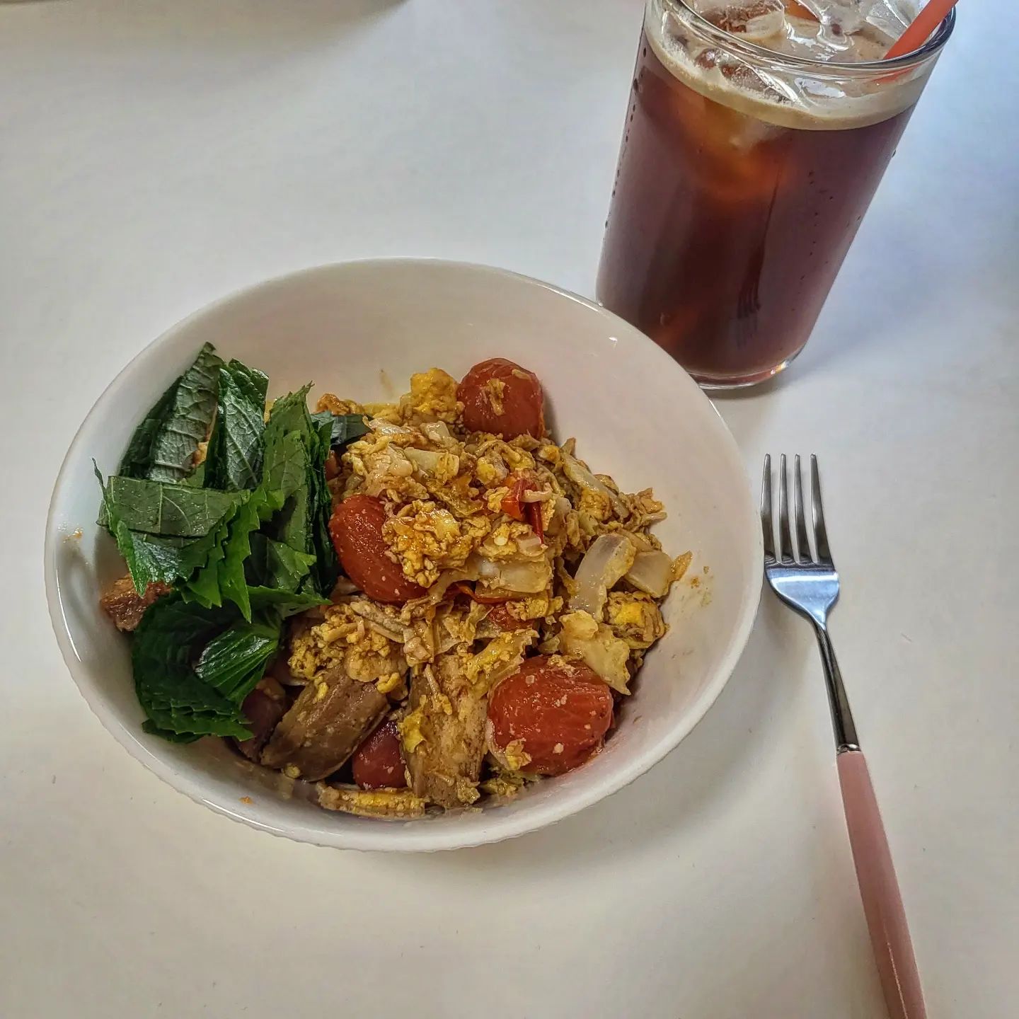 #토달볶음🍅🍳 

맛이 없을수가 없당 !

#방울토마토 #달걀 #계란 #양파 #굽네 #큐브닭가슴살 #깻잎 #식단 #홈쿡