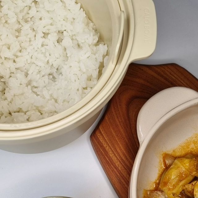 아빠가 만든 나무그릇으로 식탁을 차려요🥘 on Instagram: "#협찬 칼로리를 반이나 줄여줄 수 있는 밥이 있다고?(솔깃👂) 요즘 운동이랑 식단관리 병행중이라 흰쌀밥을 멀리하고 있는데, 칼로