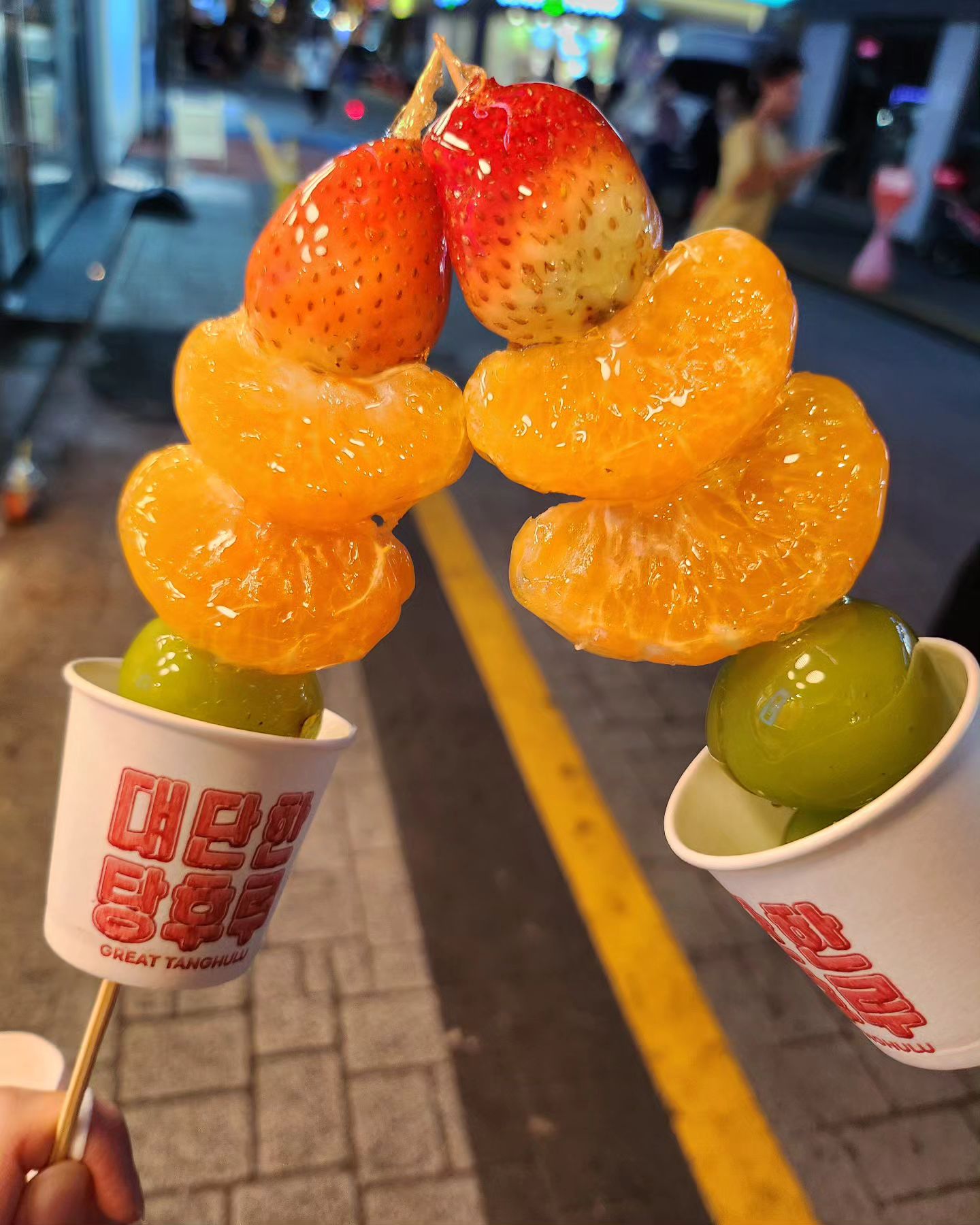 더 추워지기전에 탕후루 냠 
#대단한탕후루 
#덕천동 
#덕천동데이트 

분식먹고 디저트 탕후루 ㅎㅎ ✌️

#안녕👋 #소통해요우리 #좋반사 
#탕후루먹방 #탕후루맛집 #덕천핫플 
#먹방스타그램 #먹스타소통 #먹자먹자