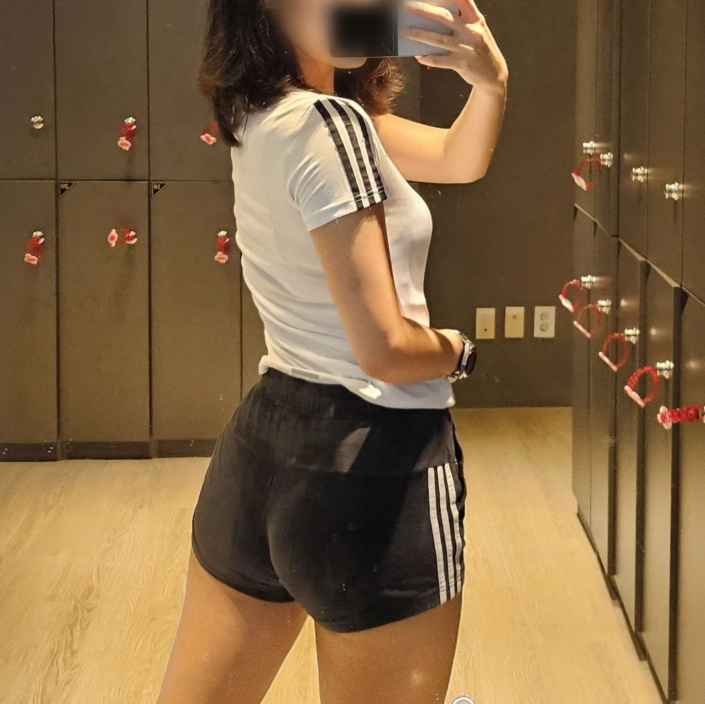 #오운완 유산소 빡시게 타는날엔 검은색 레깅스를 입자...땀자국 무엇이야🥲 부끄러워서 가방으로 총총 가리고 왔어요.
원래 하체데이라 빡세게 했어야했는데 천계30분 탔더니 후들후들 거려서 깔짝하구 도망왔어요ㅠ헿

태풍이 점점 올라오고있는데 피해가 적었으면 하네요😥 좋은 저녁 보내시길!-!