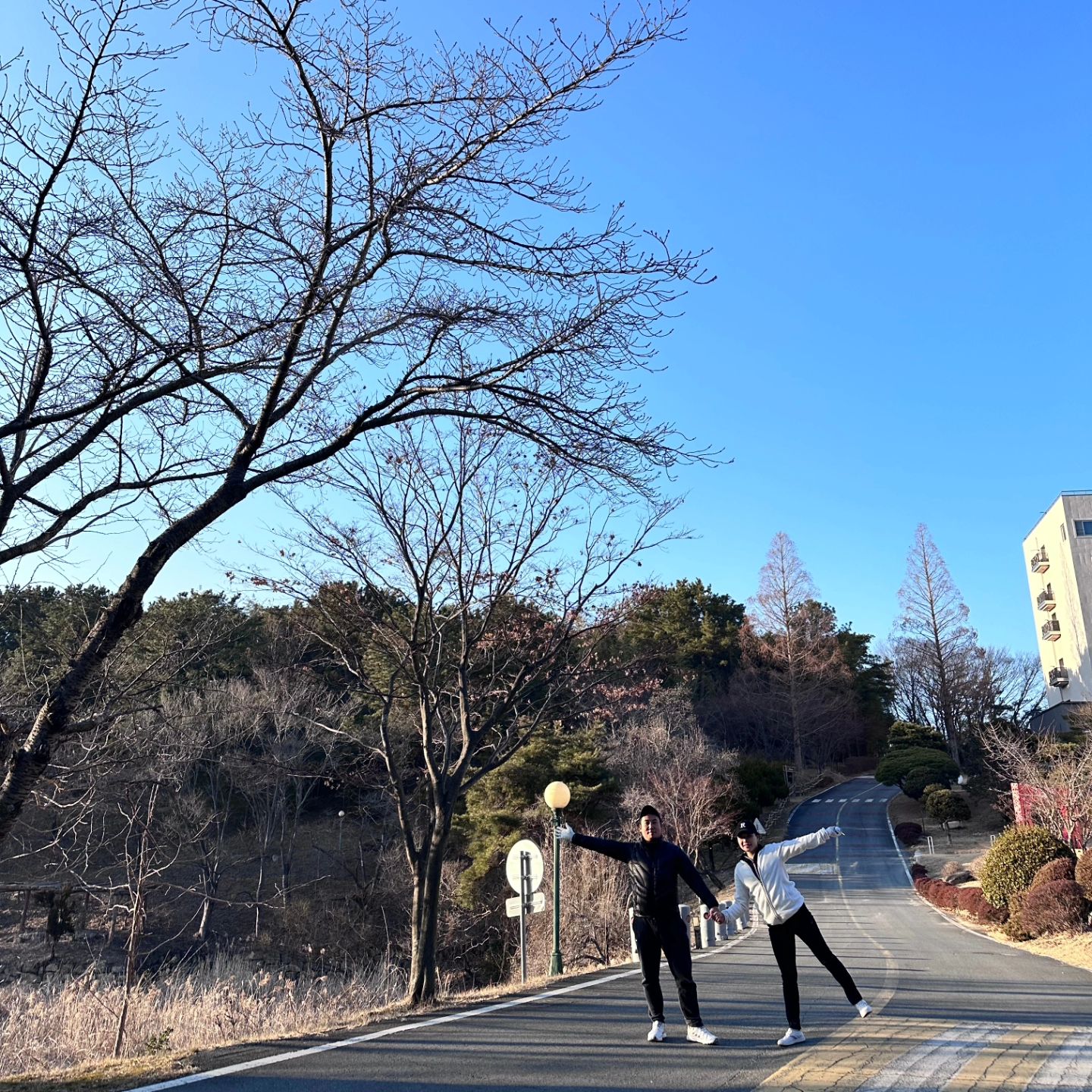2024.02.12 

#설연휴마지막날 
#시댁찬스 #친정찬스 아가들 부탁드리고
#단둘이데이트💕 

날씨도 조쿠 함께라서 조쿠
#모든게좋았다 

콧바람 단디 넣었네 #다시일상으로