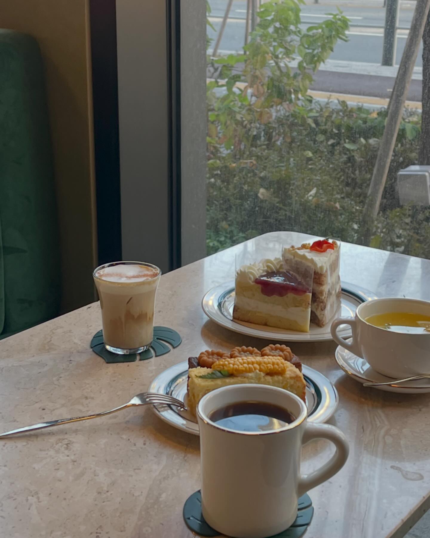 #성수동 #카페 #까치화방성수점 

맛있는거 왕창 먹고 디저트까지 ,, 완벽

이날 거의 성수투어 💭

#까치화방 #까치화방꽃 #성수카페 #성수카페추천