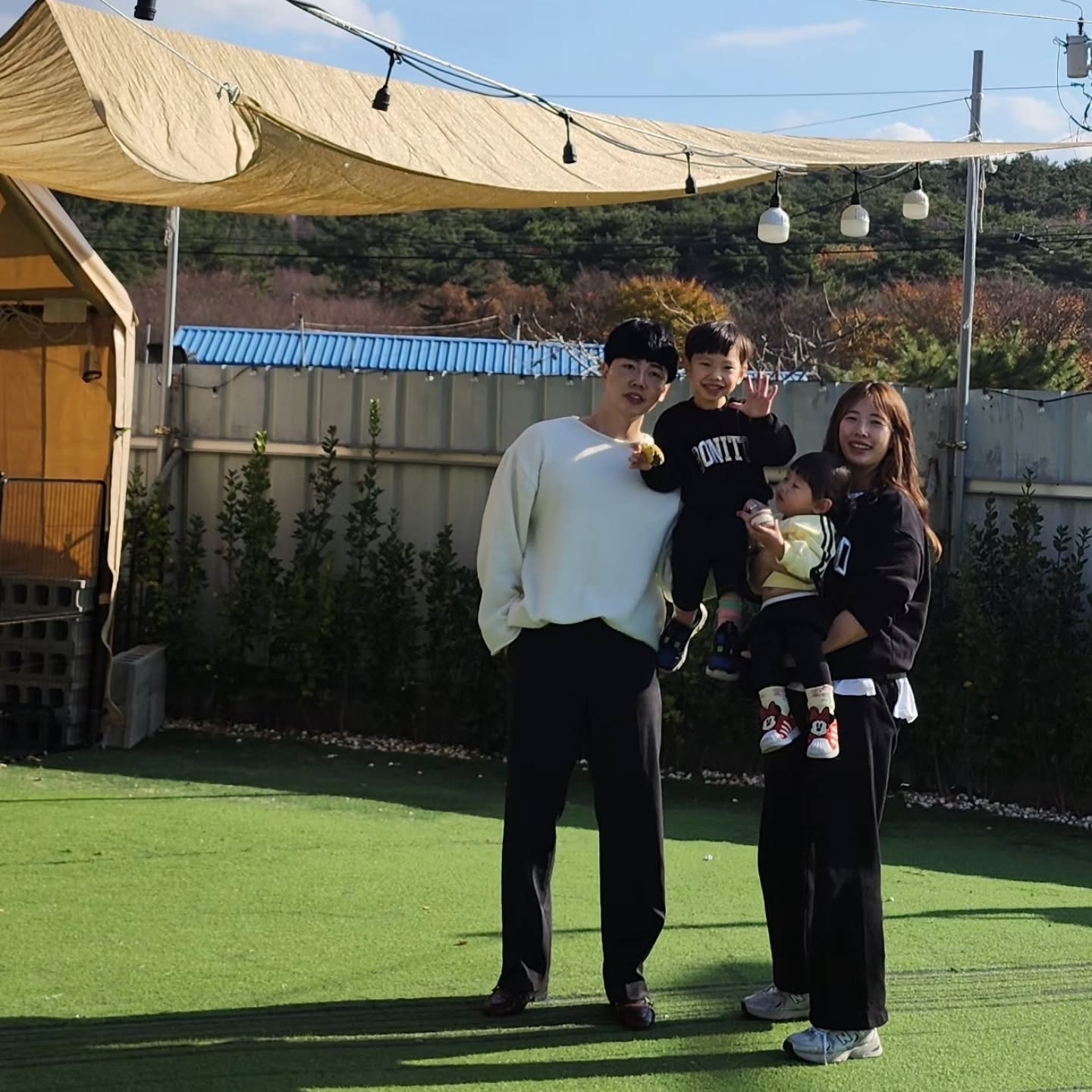 #소중한일상 ²⁴.¹¹.²⁴｡·͜·｡

토요일까지 특근하는 울 오빠....
그덕에 정말 소중한 일요일 하루!!🩷

내가 가장 사랑하는 사람들과,,
맛있는 음식먹으며 하루를 함께한다는건
세상에서 가장 내가 행복한 사람같아서 좋아~

신나게 뛰어놀고 7시40분 육퇴✌🏻
오빠랑 늦은 저녁먹고, 데이트겸 운동하고
하루를 마무리하는 소소한 행복✨️

더도말도 덜도말도 이대로 이만큼만 행복하기,,