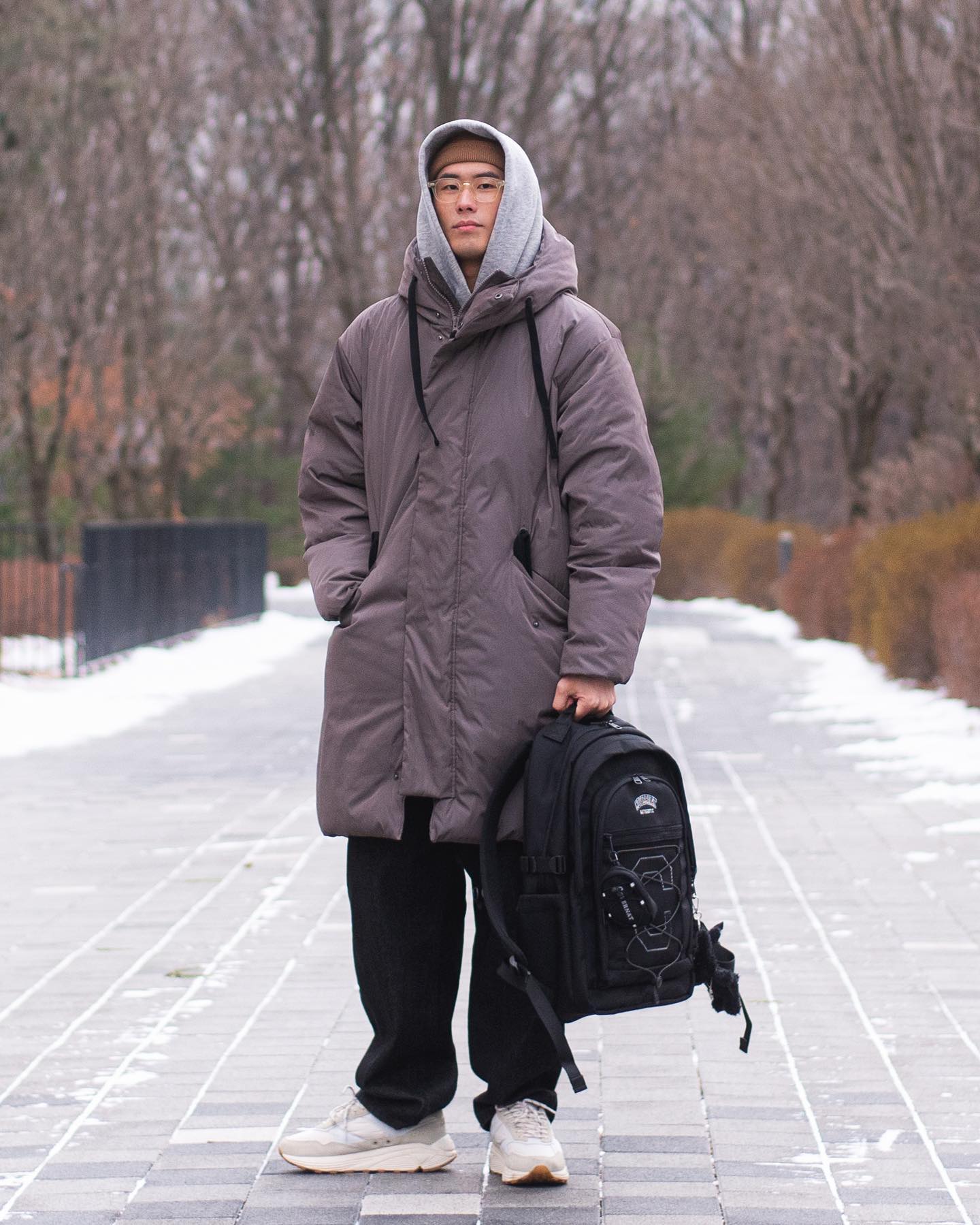 #광고
.
.
👜 커버낫 - 컬리지 백팩(블랙)
1260데니아의 나일론 100% 원단으로 각이 살아 있는 탄탄한 실루엣이 깔끔한 커버낫 컬리지 백팩이에요.
무려 31L의 용량에 3개의 메인 스토리지 + 메쉬 포켓 + 사이드 포켓으로 대단한 수납력까지 갖춘 가방입니다.
노트북도 최대 17인치까지 들어가서 학생 가방으로 정말 좋은 모델이죠.
이번에 ’커비‘ 강아지 인형 키링 스페셜 기프트 증정 이벤트가 1월 28일까지 선착순으로 진행되니, 기본 구성품인 귀요미 이어폰 케이스 파우치 키링에 추가로 ’커비‘ 강아지 인형 키링까지 받을 수 있는 기회 놓치지 마세요!
covernat_ 
.
.
#광고 #커버낫 #커버낫백팩 #컬리지백팩 #남자백팩 #백팩브랜드 #백팩 #학생가방 #신학기가방 #에어팟파우치 #키링 #인형키링 #가방키링 #백팩키링 #컬리지백팩