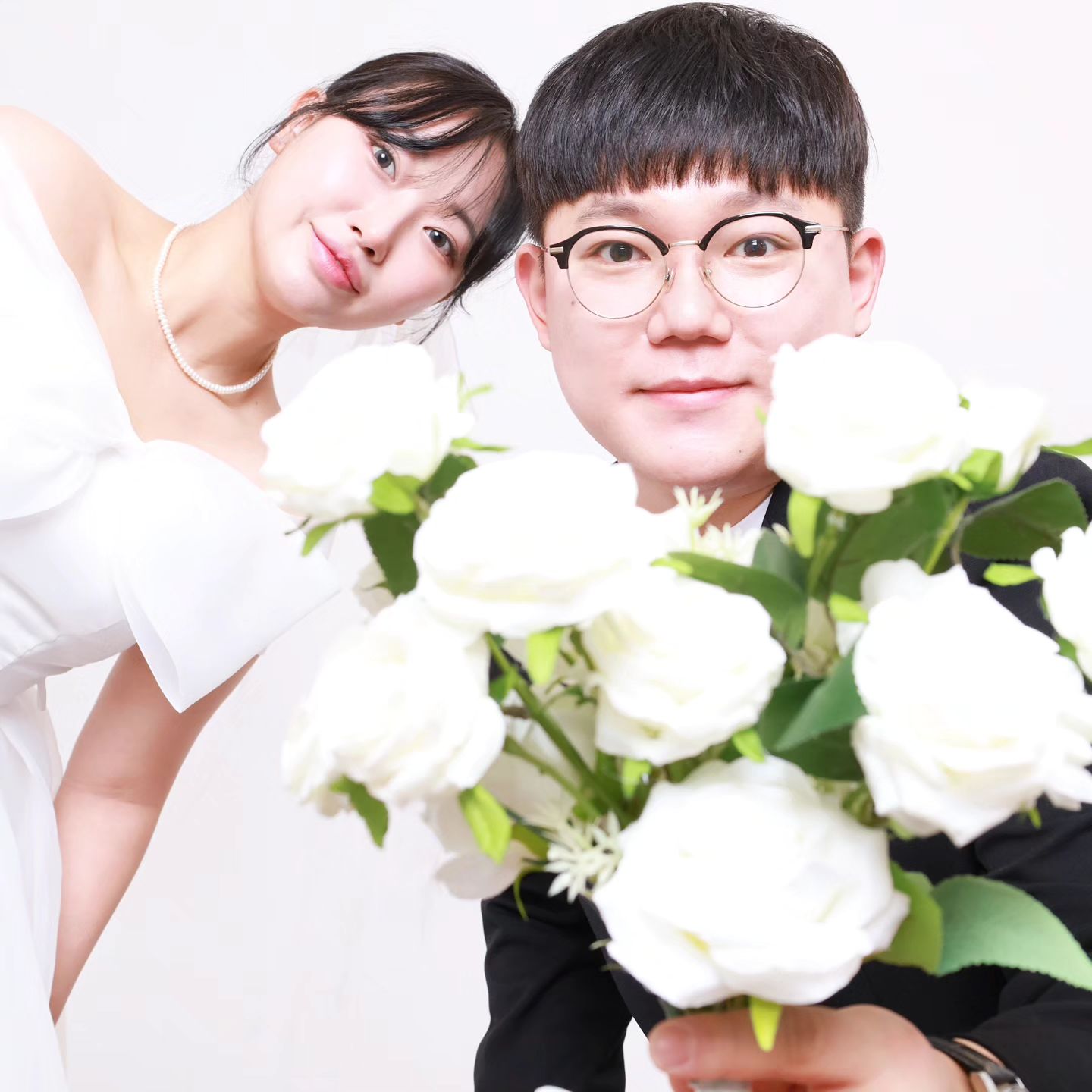 🤵🏻‍♂️👰🏻‍♀️🤍