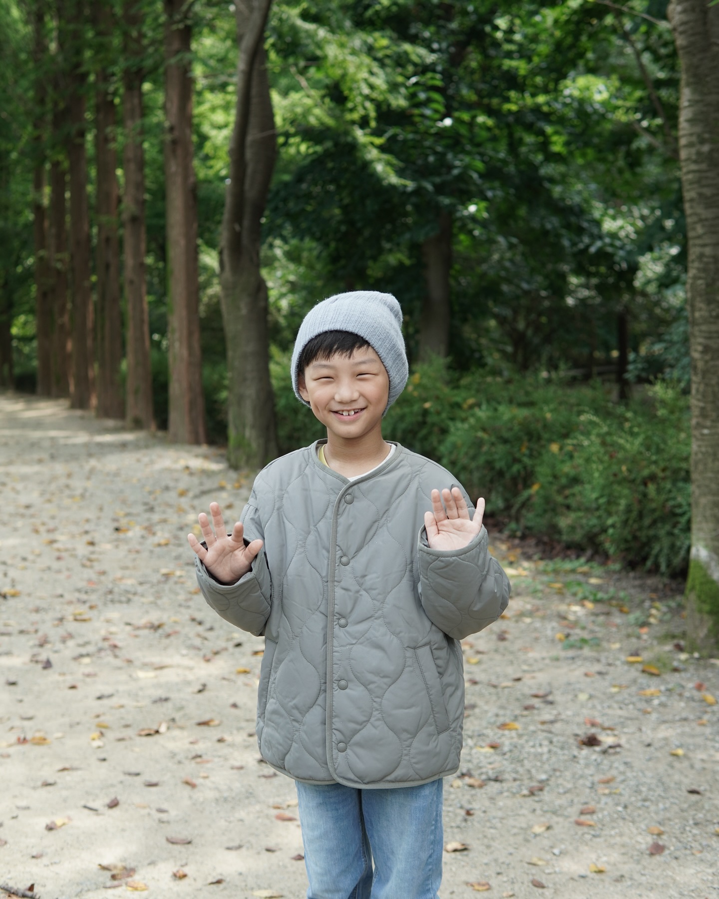 제품제공 #스파오키즈
spao_kids 

가을겨울 외투도 준비해볼게요
가을부터 한겨울까지 활용하기 좋은
#베이직퀄팅재킷 어때요

물결퀄팅 디자인으로 고급스럽게 디자인되어
베이직함이 데일리자켓으로 이뻐요
4온스 퀄팅에 부드러운 폴리스 안감이
소매끝까지 있어 착용한 순간 포근함을 주고있어요

안감에 네임라벨도 있어 단체활동에서
분실위험도 줄여볼 수 있어요

#spaokids #폴리스자켓 #키즈아우터 #키즈자켓
#퀄팅자켓 #퀄팅점퍼 #SPJAE4TKU2