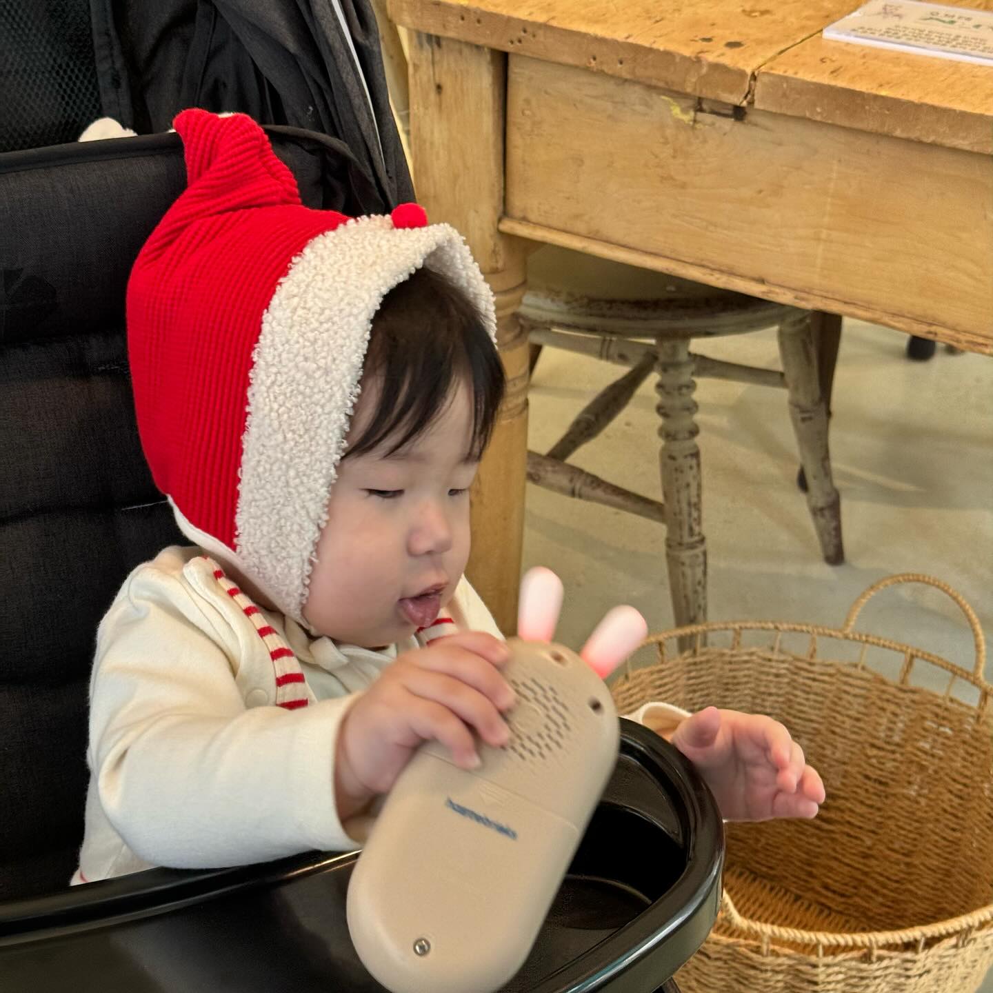 #제품제공 x haavebricks_service

#핸드폰장난감 없으면 기저귀갈이가 힘들어진 #7개월아기
#크리스마스아기선물 로 하길 참 잘했다는 생각이 드는 요즘💝

외출 할 때에 과자는 너무 순식간에 먹는 바람에
#아기장난감 을 들고 다니는데 식사하는동안 혼자 놀아주니
외식 걱정도 없지요

새로운 장난감이 생기면 형이 가져가서 놀기바쁜데
나중에는 한가득 품에 놓고 안뺏기는 우리 둘째
그렇게 마음에 들었어 아들💖

#아기장난감추천
#터미타임장난감
#자동차장난감
