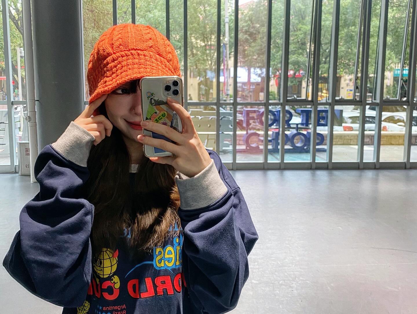 🧡🍊
차이나 삐용쓰들과 해피로운 하루하루 잘 지내고 있어용 
우리 서로 말은 잘 안통하지만 서로 웃겨하는게 웃겨용

아무쪼록 모두들 감기 조심해용 겨울이에용 
이 세상에 이제 가을은 없어용 패딩 꺼내 당장-!❄️⋆ ₊ ﾟ ☽ * ₊ ⋆

ෆ⸒⸒
서로를 배우며 살아가는 법을 배워가는 오래된 여행지에서 ⁽̨̡ ¨̮ ⁾̧̢