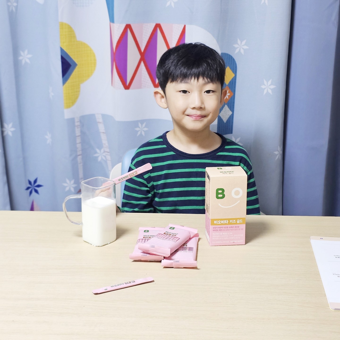 #협찬 
성장기 필수 영양까지 백프로
챙길 수 있는 유산균을 찾았어요

비오비타 키즈 골드인데요💛
이 제품에는 1일 1포당 비타민D, 
아연 1일 영양성분기준치 
100% 함유 되어있다고 해요! 
(1일 1포당)

그동안 여러 제품 먹이는 것도
지치고 번거로웠는데
비오비타 키즈 골드는 하루 한번
이것만 챙기면 되어서 좋아요

아이도 하나만 먹으면 되니
거부감도 없고 잊지 않고
챙겨 먹게 되더라구요

그리고 열에 강한!
낙산균까지 들어 있어서
뜨거운 물, 우유, 이유식에
같이 먹어도 좋답니다

실속 있는 유산균 🎵
일동제약 비오비타 키즈 골드로
편하게 챙겨보아요

초보맘, 워킹맘 지인들에게도
강력 추천해야겠어요 

#비오비타골드 #성장기영양백프로 #워킹맘유산균 #비오비타 #모유유래유산균 #아이유산균 #낙산균 #일동제약유산균 #비오비타후기 #일동제약유산균 #아연 #비타민 #성장기 #이유식 #아이간식 #비오비타키즈골드 #유혜주유산균 #아이유산균추천