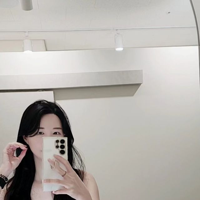 하이디전 | 온라인셀러•스마트스토어•N잡러 on Instagram: "#광고 지만 1번의 시술로도 촉촉해지는 피부를 경험하고왔어요 - 고통없이 지방이식 받은 효과같이 살이 차오르는 느낌을 받는 인