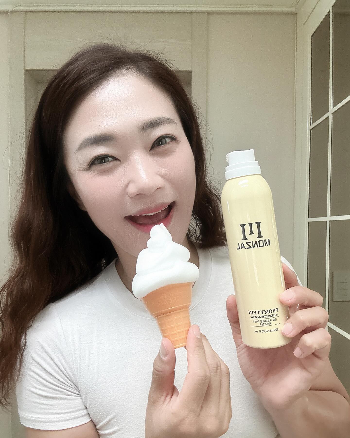 #협찬 monzal_official
머리 언제 감으세요?
저는 저녁 샤워시간에 머리를 감고 잔답니다. 파마머리인데요😅 이런 습관때문에 아침에 만나는 제 머리 스타일은 노답! 이죠🤭
그런데 이제 걱정없이 머리를 감고 잘 수 있답니다!
단 5초만에 탱글탱글한 파마머리로 변신 할 수 있거든요🤗
❤️몽잘 프로마이틴 노워시 트리트먼트❤️

아침에 만난 거칠고 푸석한 머리야, 안녕~👋
물 살짝 뿌리고 풍성한 거품을 바르는 순간, 건강하고 윤기나는 머리결로 변신! 빠르고 간편한 뷰티루틴 '몽잘 프로마이틴 노워시 트리트먼트'
흡수율을 높이는 쫀쫀한 프로마이틴 버블폼 제형으로 끈적임없이 빠르고 간편하게 모발에 영양을 골고루 전달하는 '몽잘 프로마이틴 노워시 트리트먼트'
씻어내지 않아도 완성! 볼륨은 건강하게 살려주고 갈라진 모발 끝을 깔끔하게 정돈해주는 '몽잘 프로마이틴 노워시 트리트먼트'
D사 향수를 닮은 명품 하이레벨 프로럴 프레쉬향이 우아함까지 더해주는 '몽잘 프로마이틴 노워시 트리트먼트'

바쁜 일상 단 5초! '몽잘 프로마이틴 노워시 트리트먼트' 로 머리결에 생기를 불어 넣으세요😉

#몽잘 #몽잘프로마이틴노워시트리트먼트 #몽잘노워시트리트먼트 #몽잘트리트먼트 #몽잘헤어트리트먼트 #체험단 #헤어트리트먼트추천 #바르는트리트먼트