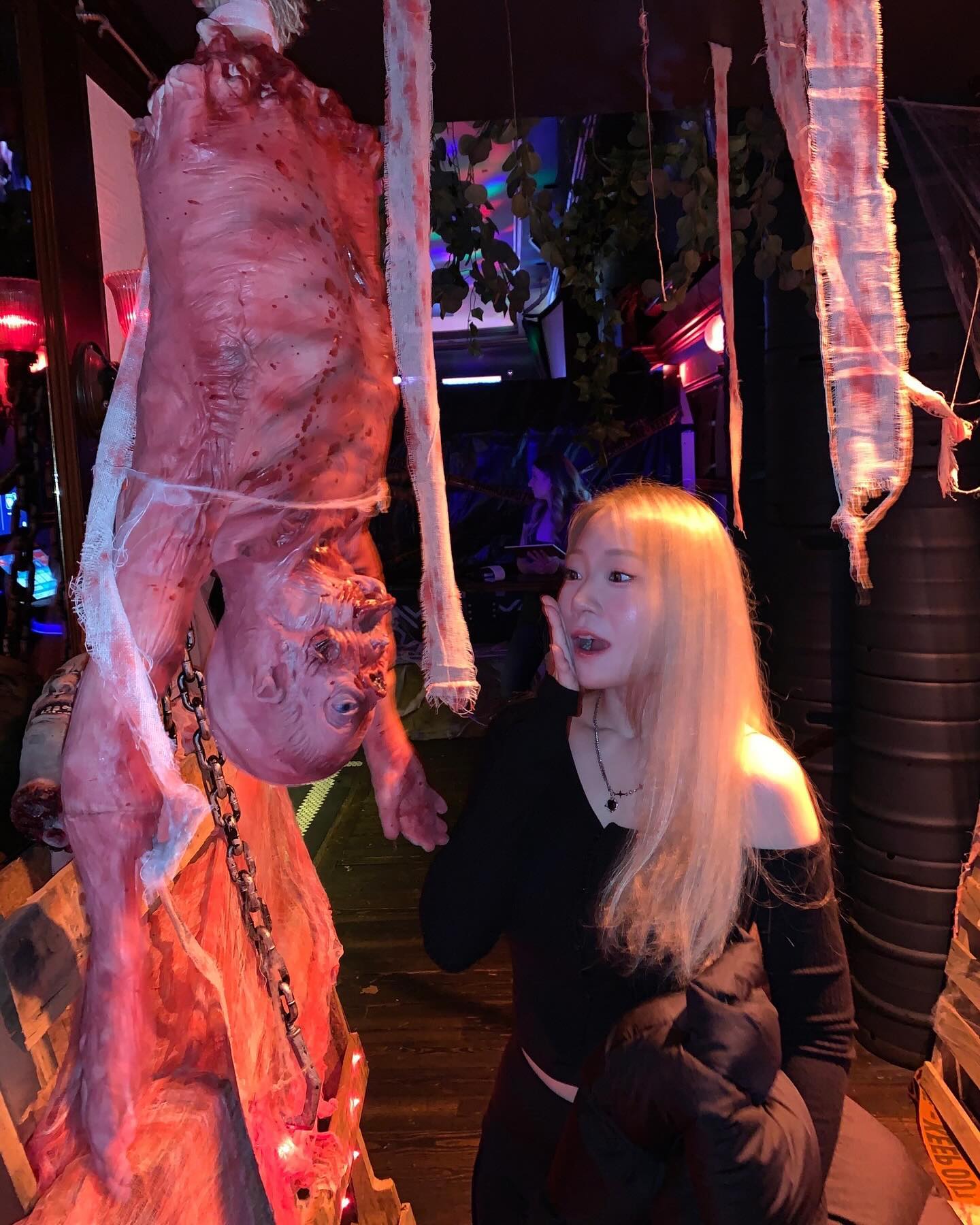Happy Halloween in Van🇨🇦👻

할로윈 당일에 이사하느라 힘들았지만 할로윈은 즐겨야하니까~!!
1차는 펍, 2차는 한인식당에서 부대찌개 먹고 비와서 12시 안에 집 들어갔지만 너무 재밌었던 할로윈ㅎㅎㅎ