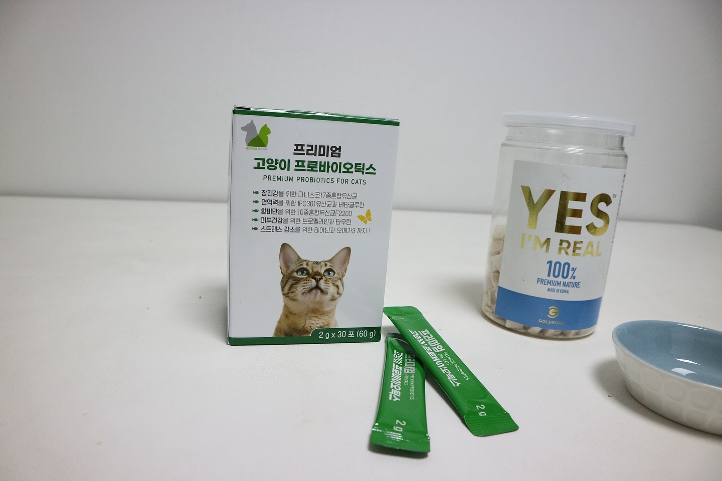 #협찬 #제품제공
고양이들의 건강을 위한 유산균 
면역력도 챙겨주고 소화도 돕기 위해서 준비한 영양제
두마리 다 잘 먹어주고 끙아 상태도 여전히 좋아서 만족!
#고양이유산균 #고양이설사 #고양이변비 #고양이중성화 #응가아저씨
