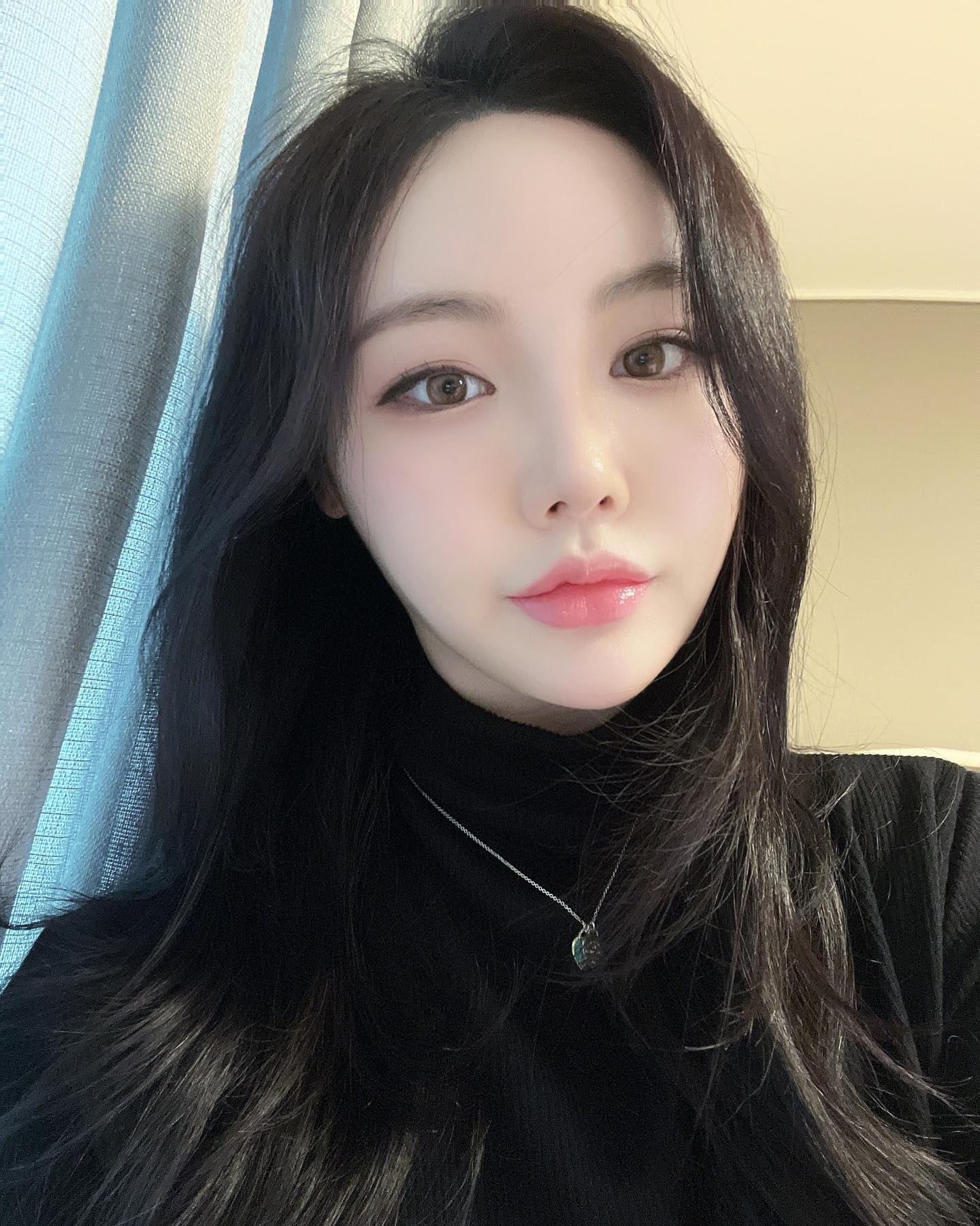 #주말 빨리와랑💃
예전엔 셀카 백만장찍었는데🫠💕