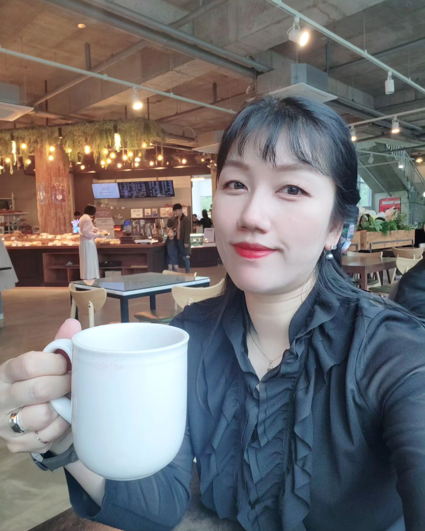 오늘은 아빠랑  집에서 점심해먹고
오랜만에 같이 #아라뱃길 나들이
#c&bcafe