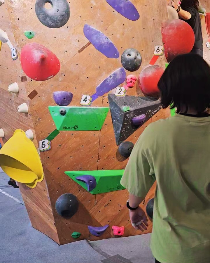 첫 클밍 후기 ⭐️
일단 내 맘대로 되는거 1도 없음
3번까진 무난하게 풀고 4번에서 고난과 역경으로 단 2개 품..
열심히 가르쳐준 고인물에게 압도적 감사..