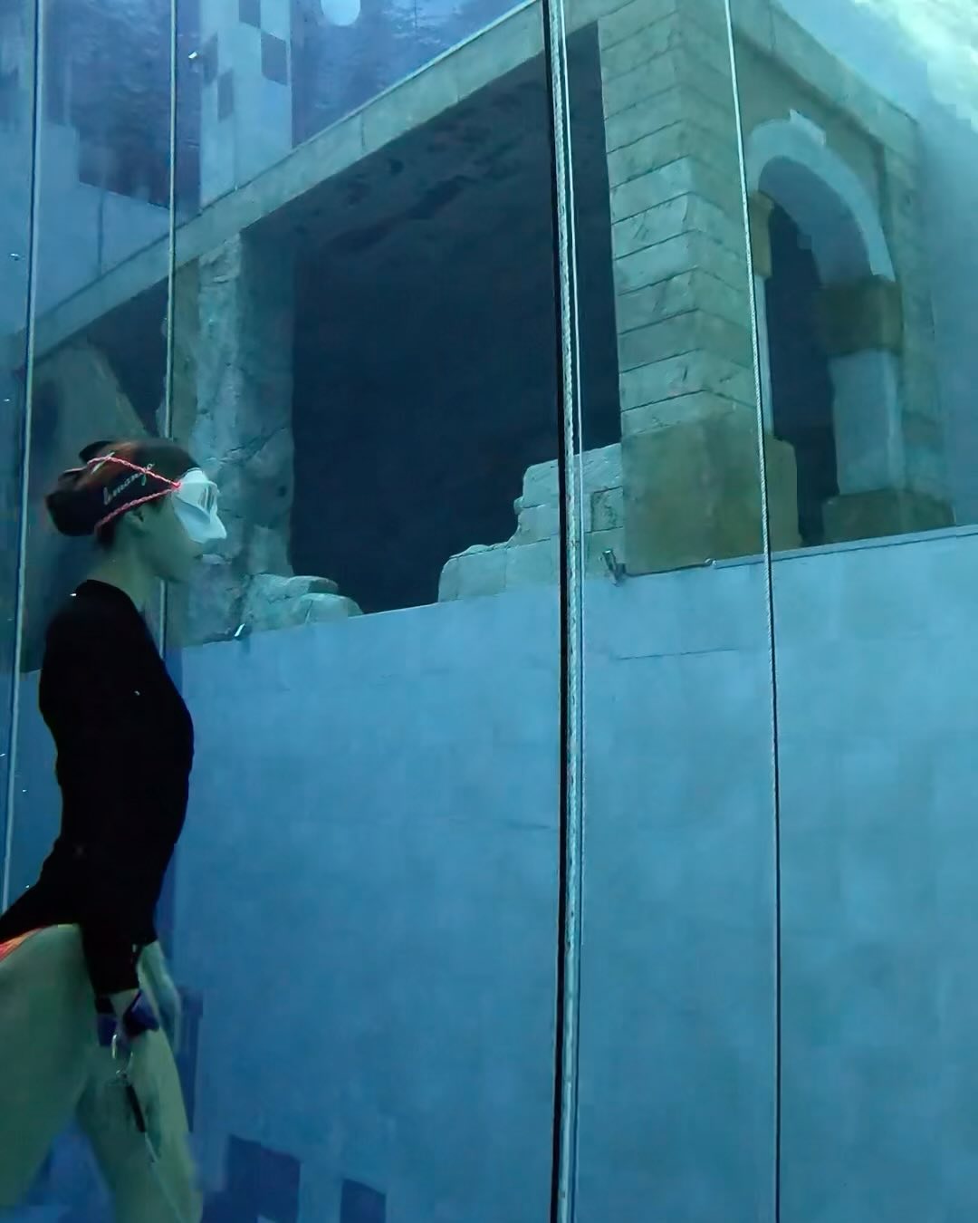 #🧜‍♀️🧜‍♂️

프다 시작할 때 즈음..
부부 혹은 연인끼리 다이빙하는 사람들을 보며
나도 평생 버디와 같이 인생취미를 즐기고 싶다는 
막연한 바램이 있었는데~

 요새 그 바람대로 이루어져서 넘 행복💕

비록 뒤로 제자리 다이빙 실력이지만😶
bornto_dive 강사님들의 세심한 코칭 덕에 점차 기록회복중...!

영상으로 보면 바닥이 엄청 가까운 데
막상 들어가면 아직 갈길이 멀다ㅜ
잠수풀 바닥찍는 기분은 도대체 어떤 것일까〰️🤫

일단 마스크부터 똑바로 쓰고...🤿💦

#본투다이브 #프리다이빙 #프리다이버 #딥스테이션 #딥스 #다이빙  #프리다이빙강습 #프리다이빙교육 #프다 #딥스테이션프리다이빙  #다이빙교육