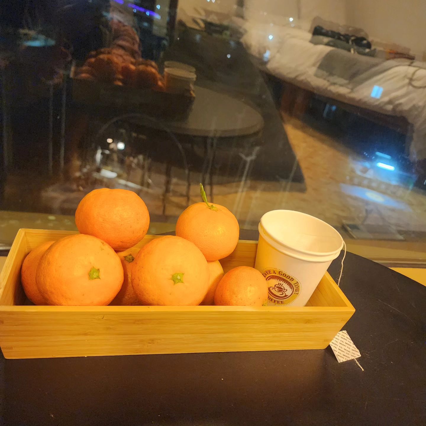 #협찬 고당도 맛있는 타이벡귤, 오잉크 제주★

제주의 겨울은 바람이 쎄서 춥지만
제일 좋아하는 귤이 맛있는 계절❤️

오잉크 제주에서 귤을 보내주셨는데
박스도 너무 귀엽고 상한 거 없이 특상품으로 꽉꽉‼️

이렇게 추운 날엔 따땃한 전기장판 안에서
넷플릭스 틀어놓고 야금야금 귤먹는 재미가 쏠쏠☺️

고당도의 타이벡 귤이라 그런지
너무 달고 맛있어서 몇개를 까먹었는지🤣

협찬이지만 진짜 맛있어서
부모님이랑 친구들도 보내주는 중😘

#제주귤 #제주귤추천 #귤택배 #귤배송 #오잉크 #오잉크제주 #제주귤밭 #제주귤체험 #제주맛집추천 #먹팔 #koreanfood #맛스타 #맛스타그램 #제주스타그램 #제주살이
