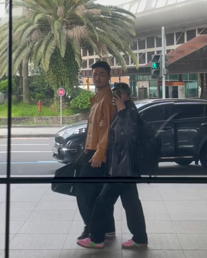 미리 시간 많을 때 유럽 신혼여행 다녀오고 결혼식 끝나고 쉴랬는데 ,, 또 날이 날이니만큼 기분내고 싶어서 급하게 예약하고 다녀온 제주 🌴! 너~무 좋았다 💚💚#jeju#투빈부부