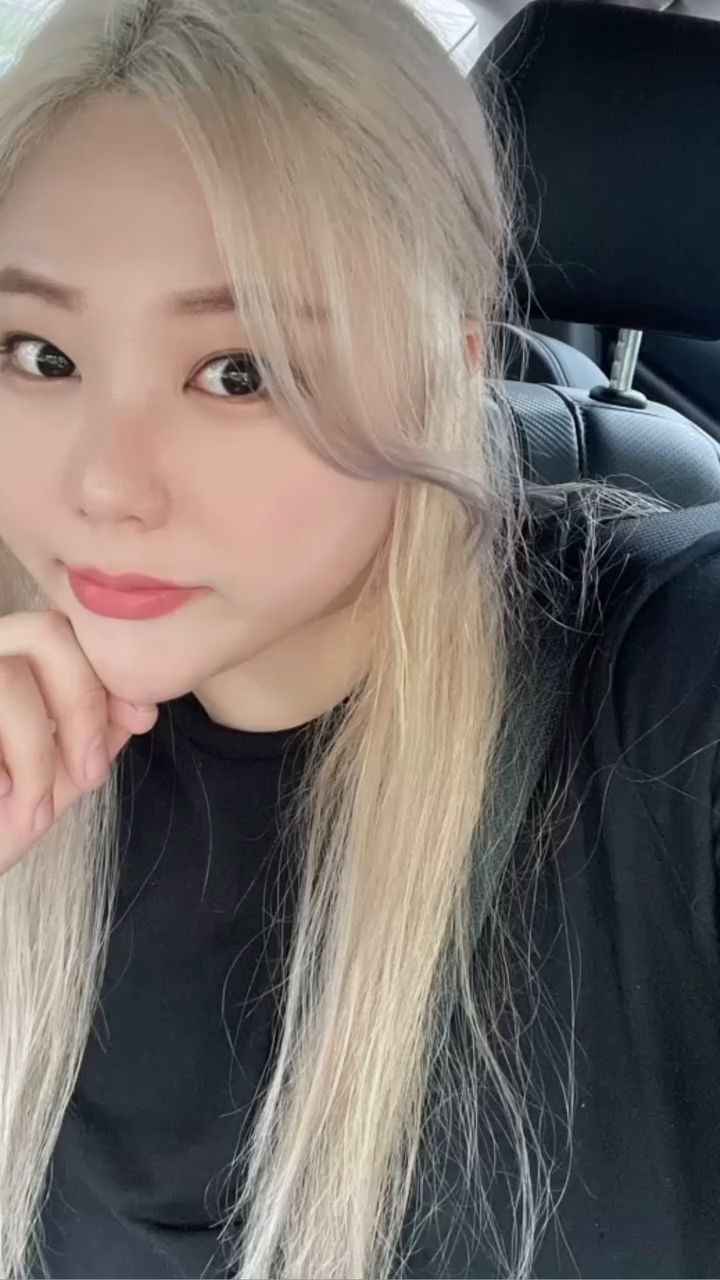 저의 인생은 코로나 터지기전 , 후로 나뉩니다..ㅋㅋㅋ
역변의 아이콘!!!
코로나 2.5년동안 모든 풍파를 다 맞았나봐요🤣
몸이 안좋아서 입원+수술도 여러번,
마음고생도 너무 많이 했구요.
이젠 술은 입에도 못대네요😭😭

다시 일어나기까지가 너무 힘든 시간들이었어요!
이제부터 다시 건강관리 하면서 
예전의 모습으로 돌아가보겠습니다🫡