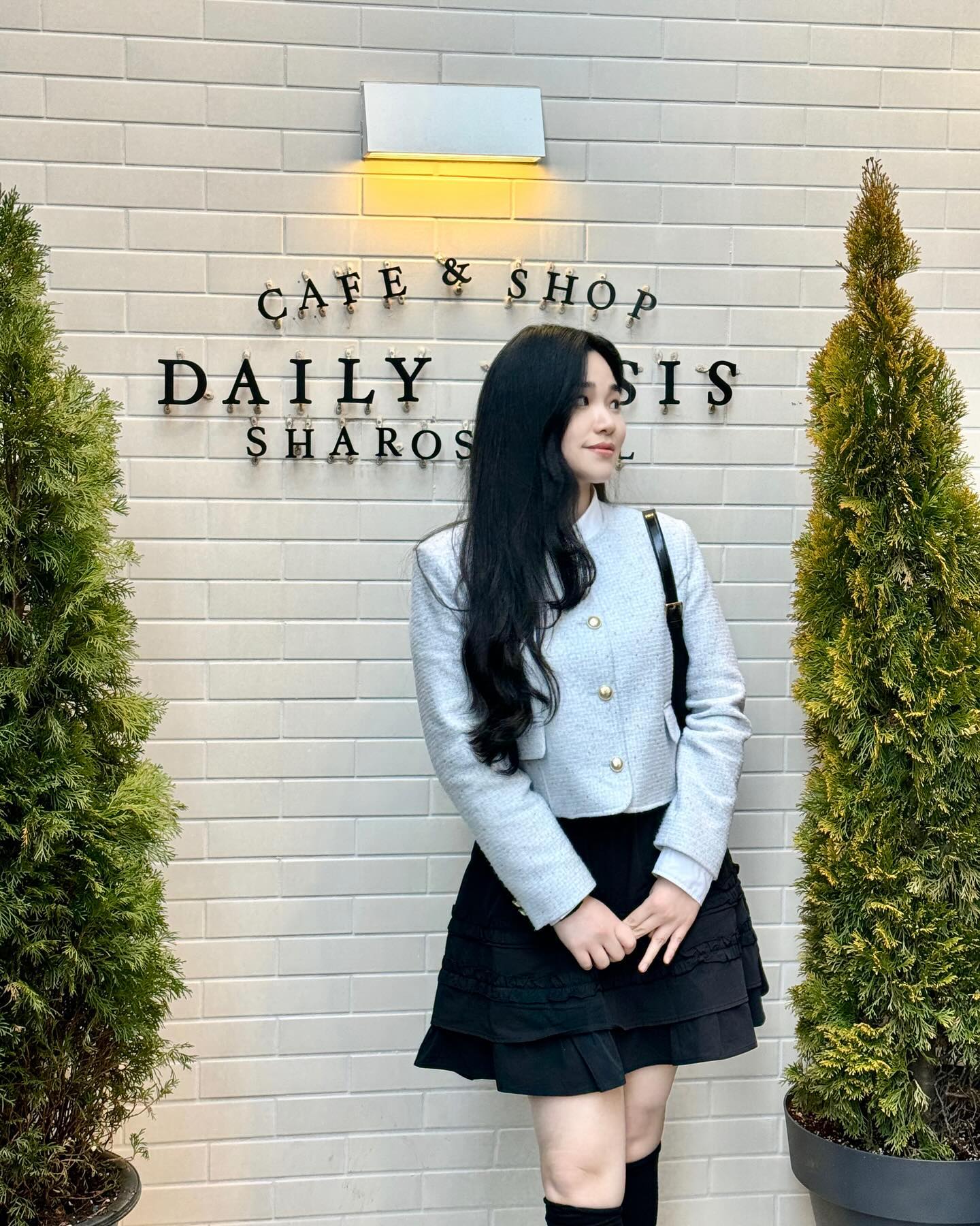 -
좋아하는 카페나들이!☕️
컨디션 메롱이였지만 담주부터 디톡스 들어가야해서 
최후의 만찬을 즐기려고 좋아하는 수플레케이크 먹으러갔어요 
근데 브레이크 타임이라 못먹는다고 해서 시무룩,,😔
다음에 가서 먹어야겠어요

요즘 다이어트 긴장이 살짝 풀어졌었는데 친구결혼식으로
목표가 생겼어요! 그때까지 열심히 해서 정체기 극복을 해보려구요
내일부터 디톡스 시작인데  벌써부터 심란합니다ㅠㅠ
다이어트는 평생숙제…🤦🏻‍♀️
직장에서도 디톡스멤버 모집했어요 같이 으쌰으쌰 하기로!ㅎㅎㅎ
.
.
