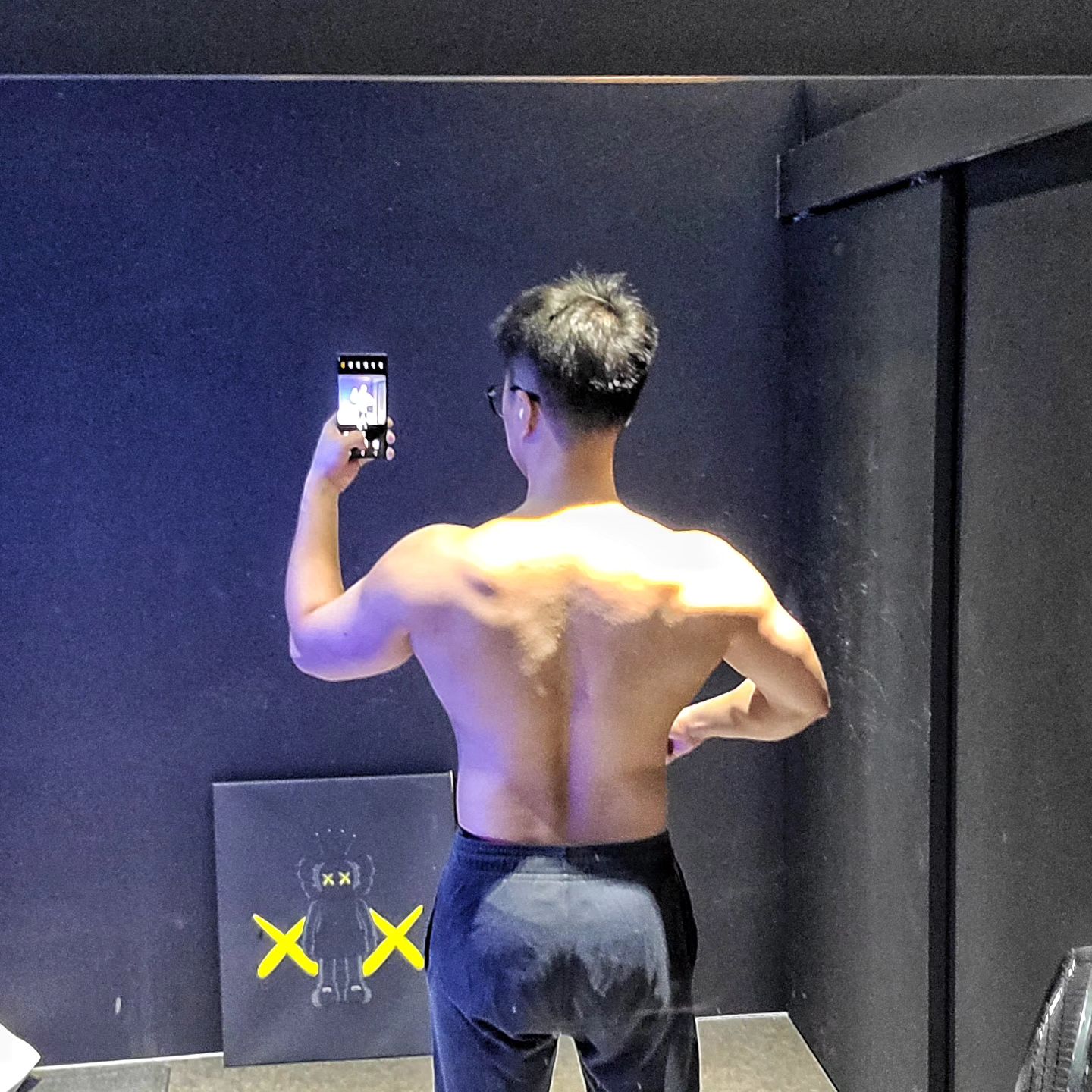 10년 회사 생활의 위기를 잠깐이나 넘기고
9부능선 쯤 와있는거 같네요..
지난 일주일은 진짜회사 스트레스 장난아니였어서
퇴사마려웠음.. 인생 이렇게 버티는거지뭐

오늘부터 다시운동 시작!

#오운완#운동#헬스#gym#fitness