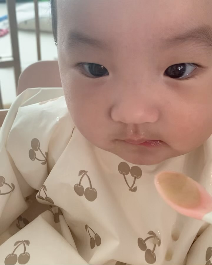 +189일

이유식기록

어제오늘 시판 이유식에
내가만든 애호박큐브
시판 한우를 큐브로 소분해서
넣어 섞어주니 50ml뚝딱!
내일은 더더더 잘먹어보쟈 나린❤️