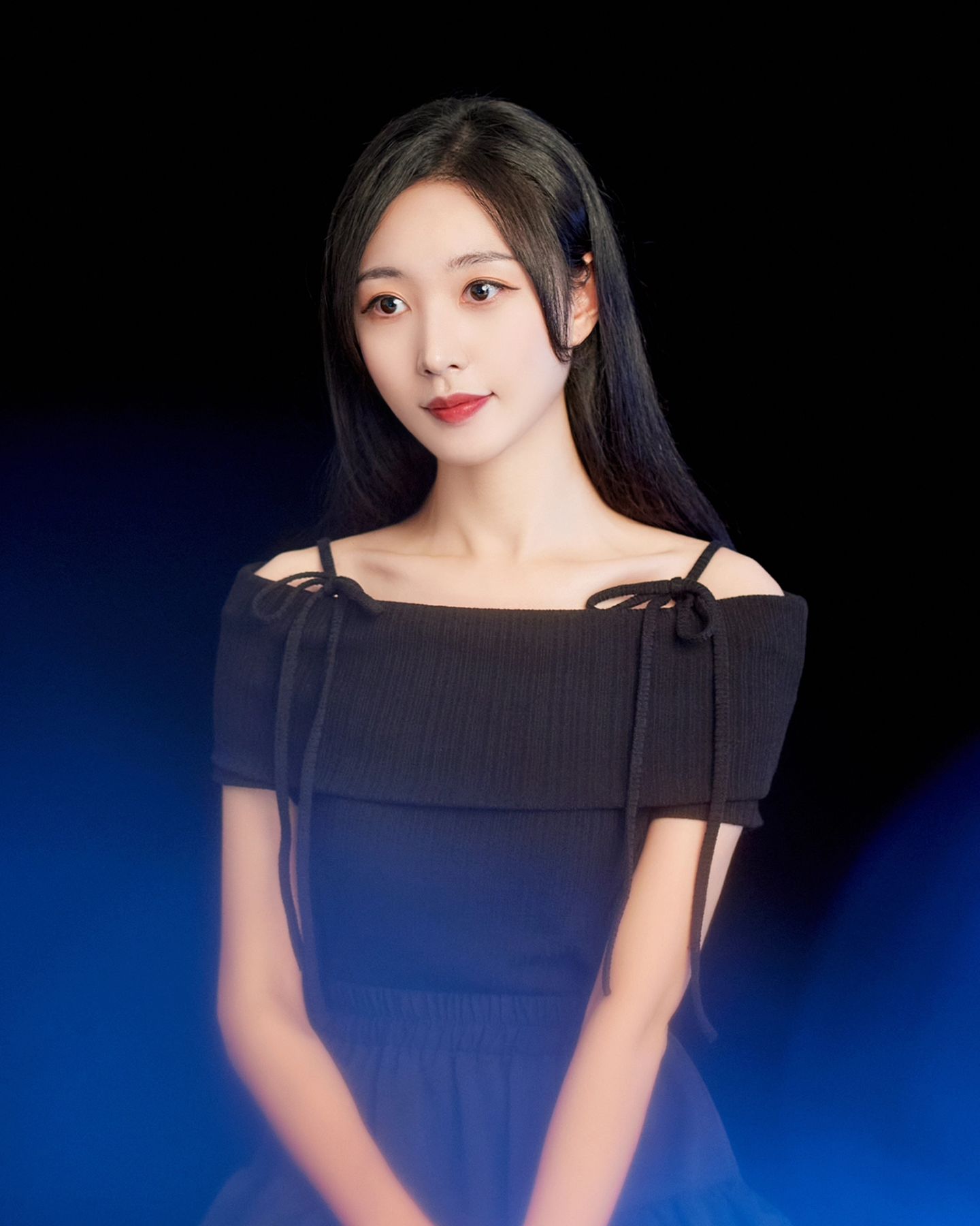 #협찬 블랙프로필 촬영했어요 🖤 

애견동반 프로필, 애견 증명사진 촬영도 가능한 사진관이라서 더 특별한 'IDCARDSTUDIO'!! 

상업사진 촬영도 같이 활동하고 계신 여성작가님이 찍어주시고 예쁘게 보정까지 해주셔서 넘 좋았음~~!! 

합정역에서 도보이동 가능 거리에 위치한 '아이디카드스튜디오'는 조용한 분위기로 덕분에 촬영 전 대기도 편했고 촬영에 집중할 수 있구!! 

제가 촬영한 패키지 상품은 블랙프로필인데 화이트프로필도 화사해서 예뻐요~
나도 화이트랑 어울리고 싶다..!! 

친구들이랑 놀때 같이 각자 자신에게 어울리는 무드로선택해서 블랙&화이트 촬영해보는것도 재밌을것 같아요~ 

📍서울 마포구 월드컵로3길 32 (합정동) 

#합정사진관 #홍대사진관 #사진맛집 #보정맛집 #합정프로필 #합정컨셉사진 #화이트프로필 #블랙프로필