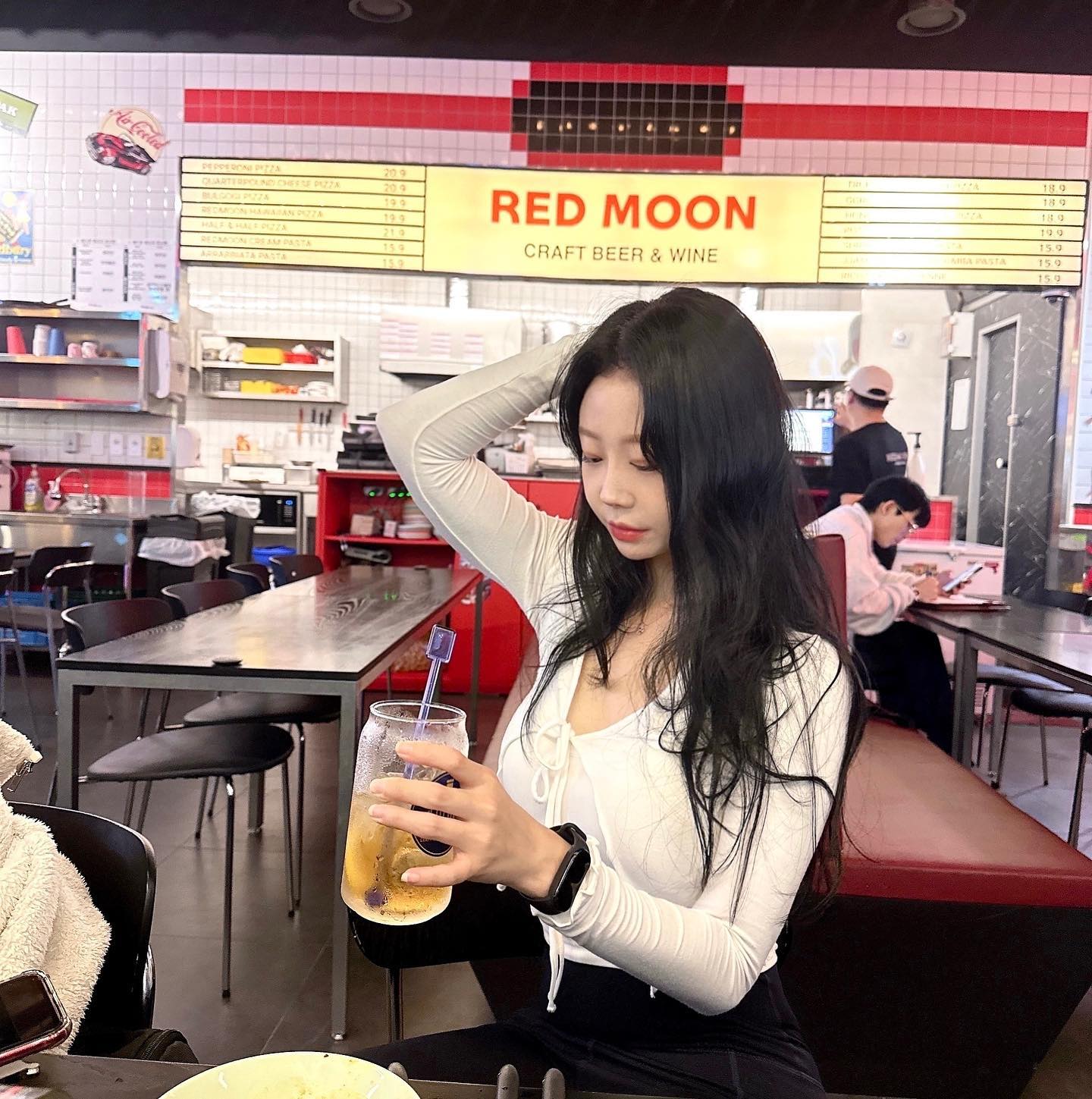 이 하이볼 먹으면 나랑…더보기
