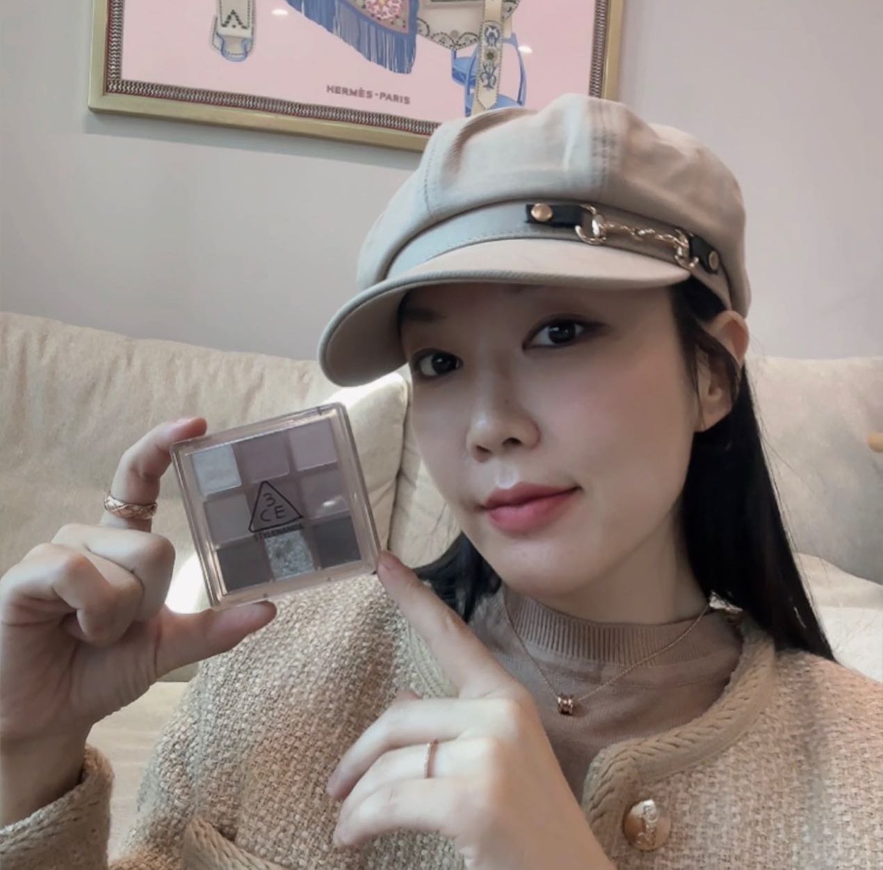 #광고 3ce_official 
가을가을한 3ce 신제품 애쉬라벤더 에디션
으로 메콥 해봤어요!
대담한 애쉬스모키부터 라벤더룩 까지
가능한 다양한 연출이 매력적인 팔레트 ☺️그리고 요철부각 노란기 없는 블러셔와 MLBB 벨벳틴트까지 모두 소장각 ♥️
#3ce #3ce스타일난다 #애쉬라벤더에디션 #겨울쿨메이크업 #쿨메이크업 #스모키메이크업 #아이팔레트 #블러셔 #벨벳립틴트 #멀티아이컬러팔레트