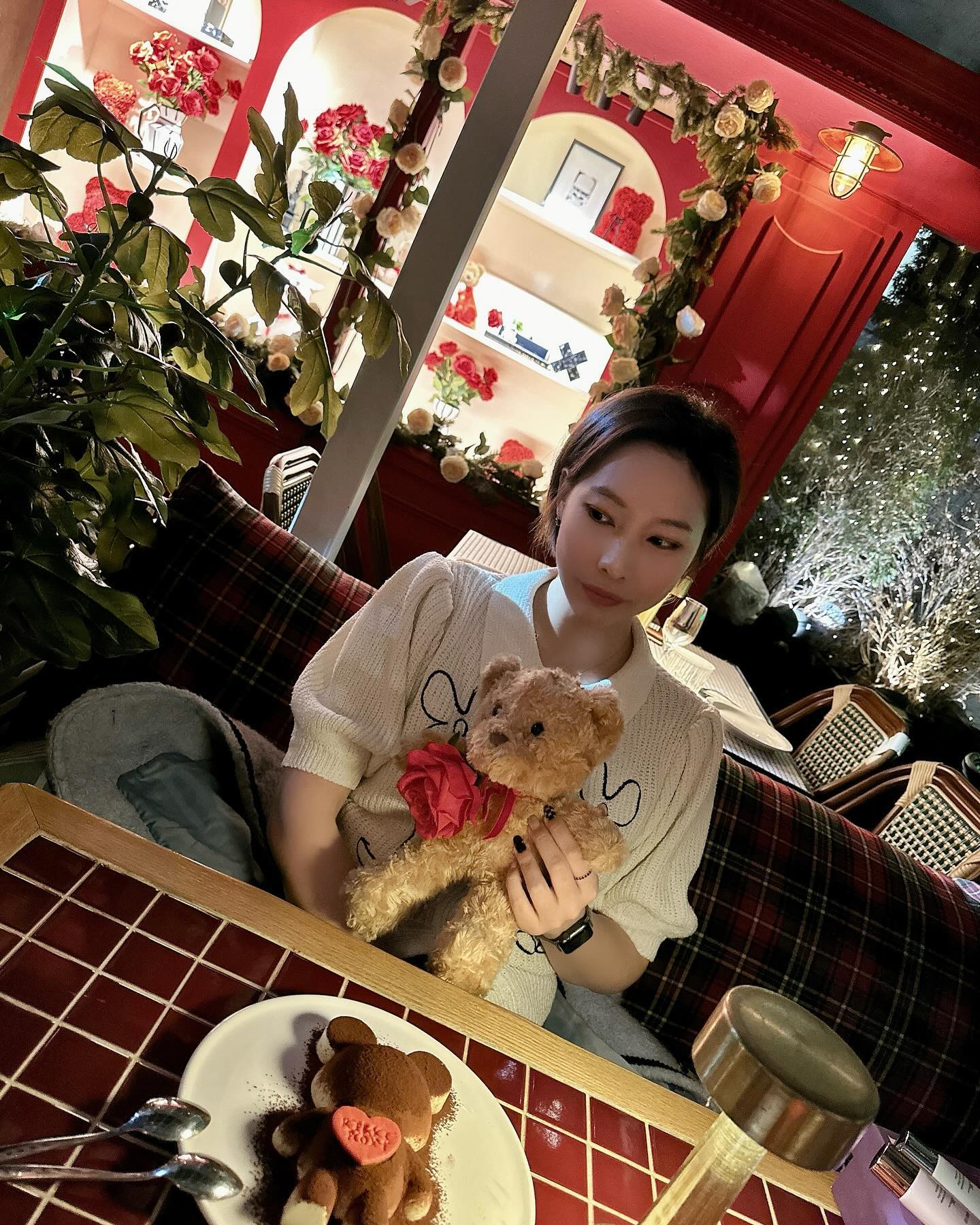 나도 곰인형을 좋아하는 여자라구 🧸

이쁜곳에는 이쁜옷을 입고 
가고싶지요 opening_sunshine 

#오프닝선샤인 #테라스룸