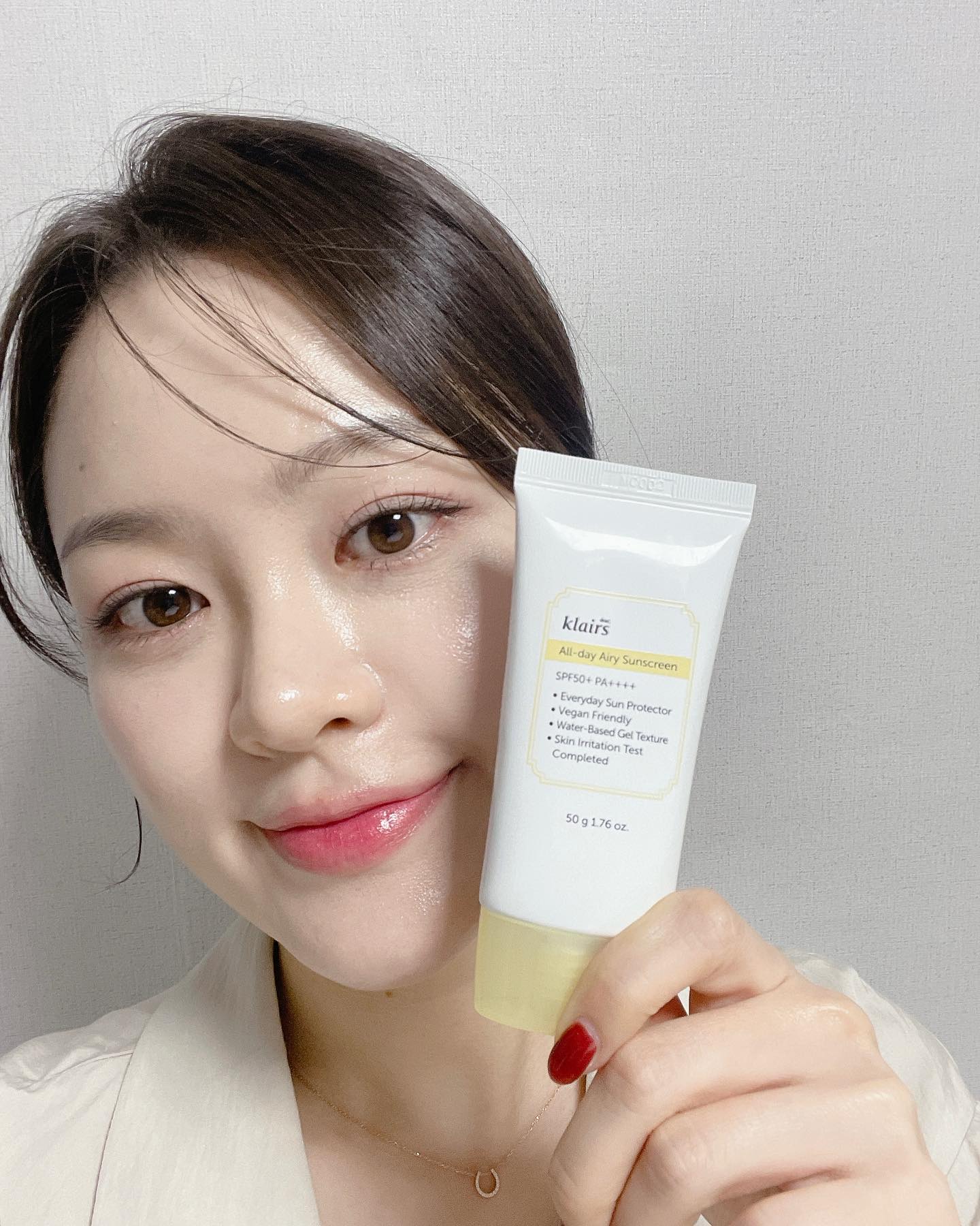 #제품제공#클레어스#올데이에어리선스크린#선크림#선크림추천#올리브영추천템#젠틀블랙딥클렌징오일#클렌징#클렌징오일#블랙헤드#loveklairs
촉촉하고 부드러운 선크림, 여드름성 피부에도 잘맞아요☺️
클렌징 오일은 푹신한 쿠션감으로 피지제거에도 탁월하고 민감성 피부도 사용할 수 있어요🧴