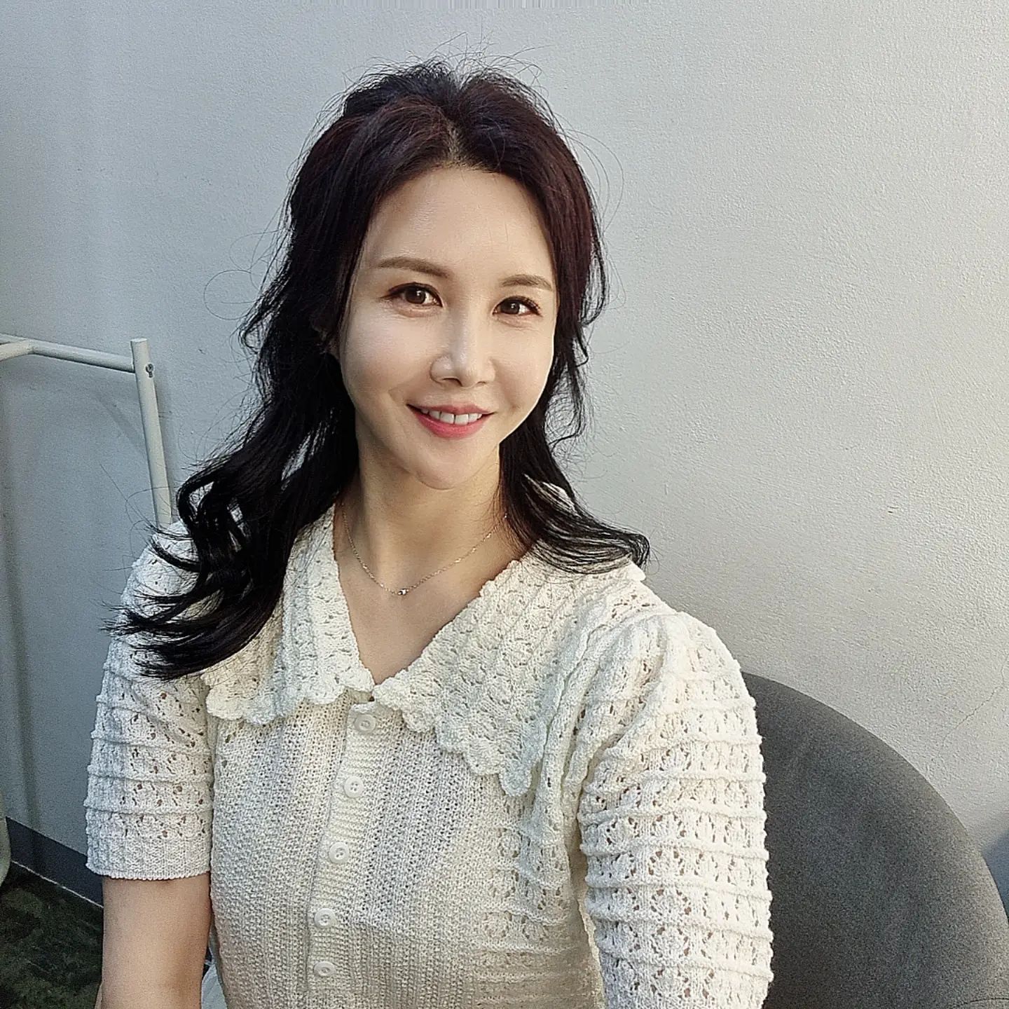 🌈저는 치즈를 좋아해요. 모든 치즈를 좋아하지만~~~

특히 황치즈의 찐~한 색과 향, 맛에 유혹 당하는 편이에요^^

✔️학창시절에도 추억의 과자 <뽀또>를 좋아했던 나^^

✔️보온도시락 뚜껑을 열었을때, 노오란 체다치즈가 샤르르 녹아있으면 참 행복했던 그때^^

🌈갱년기(?)라 그런가..
이런저런 추억팔이와 반추로 시간을 보내는 것 같아요^^

✔️반추에 반추를 거듭하다보면 회환이 가득해지고...
급기야 우울감이 들수도 있다는데...ㅜㅜ

✔️지금부터라도 현재를 충실하게, 즐겁게 살아야 겠어요.

🌈카르페 디엠♡ 

오늘을 소중히 여기며 살자^^

✔️맛있는거 많이 먹고, 
✔️실컷 웃으면서,
✔️내가 하고싶은대로,
✔️내가 행복한 시간을 갖자^^ 

🌈고3 수험생인 내딸에게도 얘기해주고 싶어요.

✔️네마음이 원하는 것으로.. 
당당한 선택을 할 수 있는 너를 응원할게♡

✔️엄마는 너를 믿고, 사랑한다♡

#기승전_자식사랑 #황치즈라떼 #황치즈크림소금빵 #이웃집통통이 #치즈폭탄계란찜 #치즈사랑 #먹부림 #카르페디엠 #행복하자