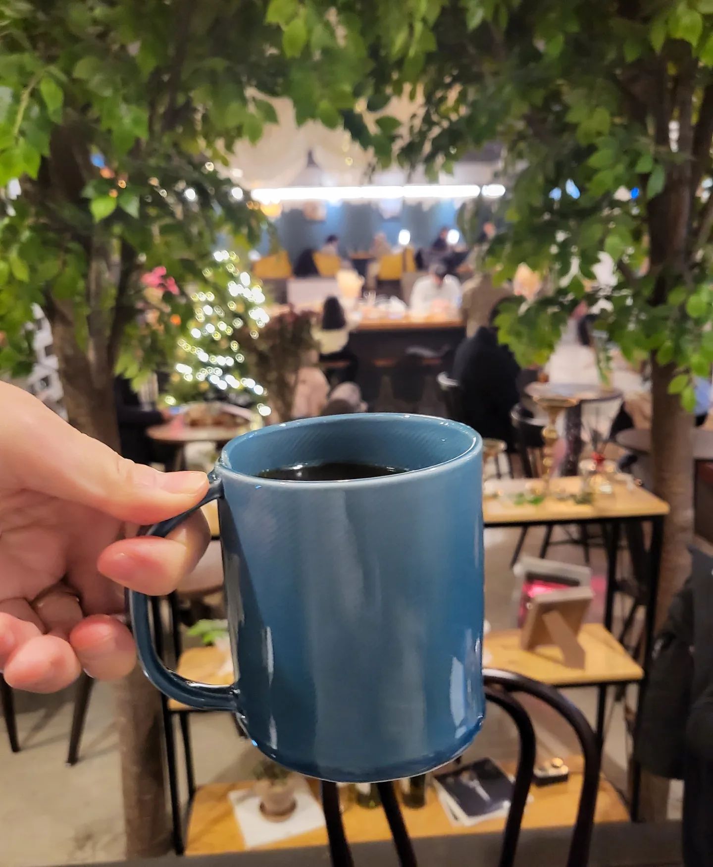 나의 단골 카페!!!
일년내내 항상 크리스마스 느낌나는
#파리공방 

커피와 잠봉뵈르 샌드위치 먹으며
공부 좀 하고 왔어요 🤣
커피도 디저트도 맛나고
분위기🎄도 끝내주는 카페!!!

내일도 갈 곳 없음 또 가서 커피한잔 해야겠어요 .