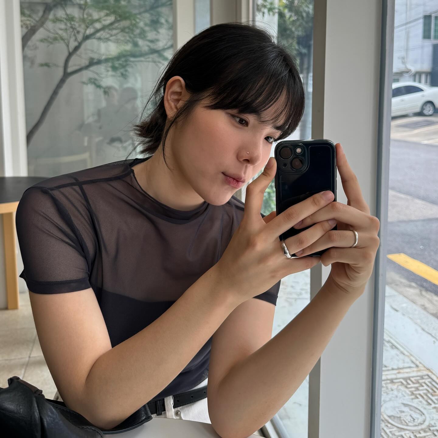 .
돈은 없지만 
정말정말 행복한 요즘 하루
무정형의 삶이라는 책을 읽고난 후 하루하루가 뜻깊어졌다
작가의 여행기를 읽으면서 나도 프랑스에 언젠가 간다면 무엇을 하고싶은지 상상하는 재미가 날이 갈수록 그 상상이 행복으로 바뀌어 삶을 살아가는 원동력이 된다.
이런 적은 처음
🥹🖤