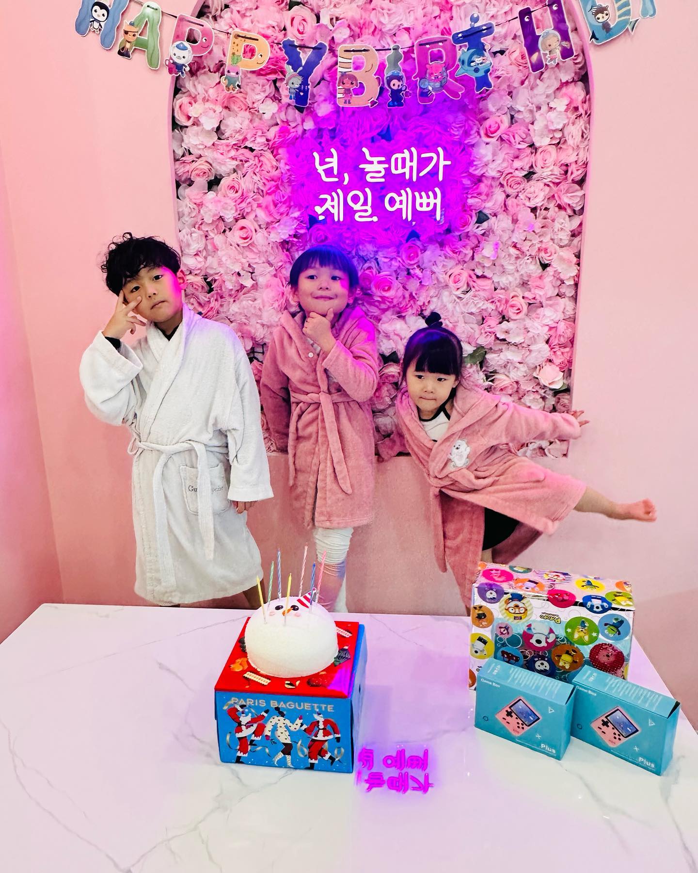 .
.
재하형아와 함께하는 율이의 7번째생일
.
.
#생일축하해 #율이야사랑해❤️ 
#옥토넛키즈풀 #물개들
#수영을 #너무 #좋아하는
#17년생아들맘 
#초딩맘 #홧팅👊 
#건강하고 #튼튼하게 #자라자❤️ 
#전율스타그램❤️
#육아소통 #육아맞팔환영