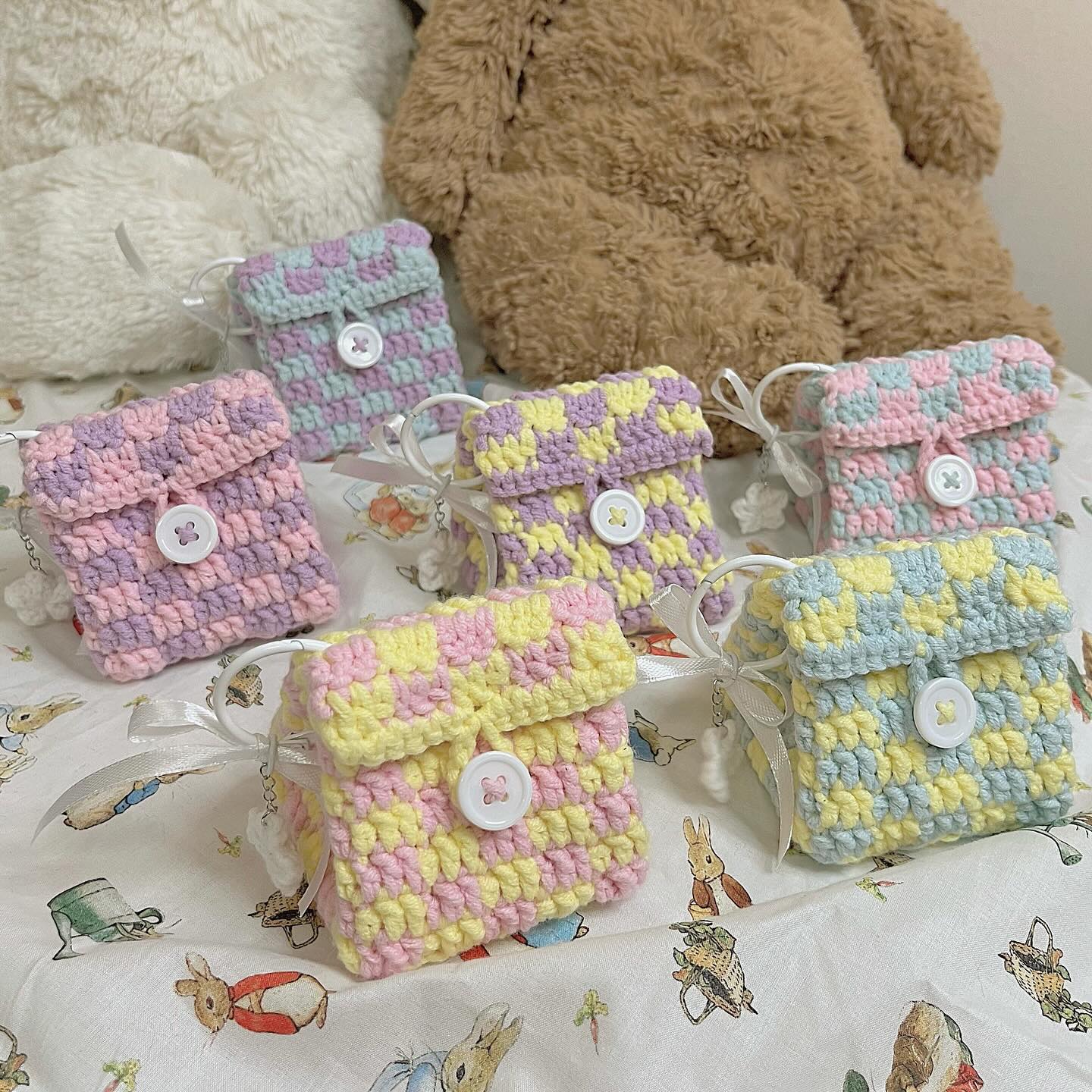棋盘格耳机包

容量不止放得下耳机
完全可以当小钱包在用😍

#crochet #crochetairpodscase #crochetcute #handcraft #malaysia #crochetmalaysia