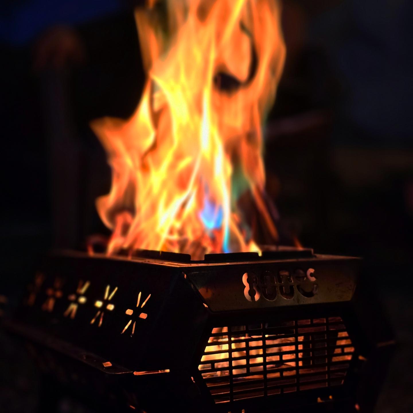엄마아빠 인생 첫 캠핑🏕 
가니 마니 하더니 캠핑 매력에 푹 빠져가지고 다음에 올땐(?) 이것도 가져오고 저것도 가져오자 하시더니 그럴게 아니라 시골에 캠핑카 하나를 둬 말어 하고 쓸데없는 고민하고 있는 아빠….
 ⠀⠀⠀⠀⠀⠀⠀⠀⠀⠀⠀⠀⠀⠀⠀⠀ 
⬝ 번외
뭔 캠핑이냐 그런데를 왜 돈주고 가냐 하시더니 주차하자마자 쭉 둘러보고는 좋아함
더워 죽겄는디 뭔 불멍이냐 하시더니 불멍 제일 좋아함... 
다음 명절 가족모임은 여기서 하자고 함 
엄마는 계~속 사진만 찍어주라고 하고 있음
시안이는 캠핑장 도착해서 자기전까지 친구들이랑 논다고 코빼기도 안비춤
 ⠀⠀⠀⠀⠀⠀⠀⠀⠀⠀⠀⠀⠀⠀⠀⠀ 
#슬로우위켄드 #황금연휴알차게보내기 #불멍