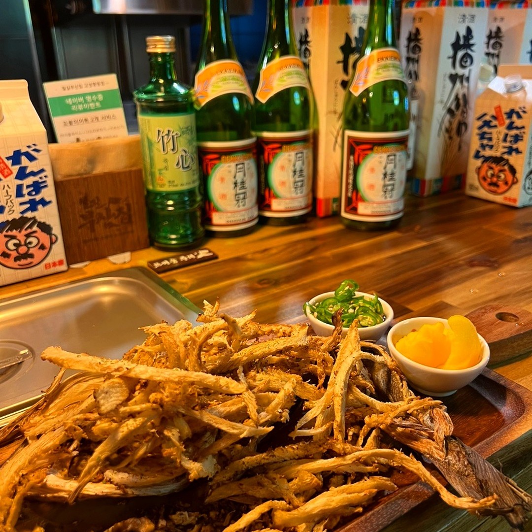 뜨끈하고 맛있었던 오뎅바에서 한잔하기 딱 좋은 날씨가 다가왔어요 ! (～￣▽￣)～

요즘 핫해서 웨이팅도 있는 철길부산집 고양향동점, 1차,2차, 3차에도 모두 추천드려요.

테이블마다 개인 오뎅바가 있어서 정말 좋았답니다 위생도 최고 따봉🤍
오붓하게 먹기 좋은 내부 분위기 덕분에 맛 좋은 안주와 함께 최고였습니다.🖤

다양한 이자카야 메뉴들도 있으니 전통주 즐기러 가시죠!! ( •̀ ω •́ )✧

😘경기 고양시 덕양구 꽃마을로 19 푸리마타워103호
🥰0507-1368-0657

#향동맛집 #향동술집 #향동이자카야 #향동오뎅바 #고양향동술집 #고양향동술집 #향동안주맛집 #철길부산집고양향동점 #철길부산집 #부산오뎅맛집