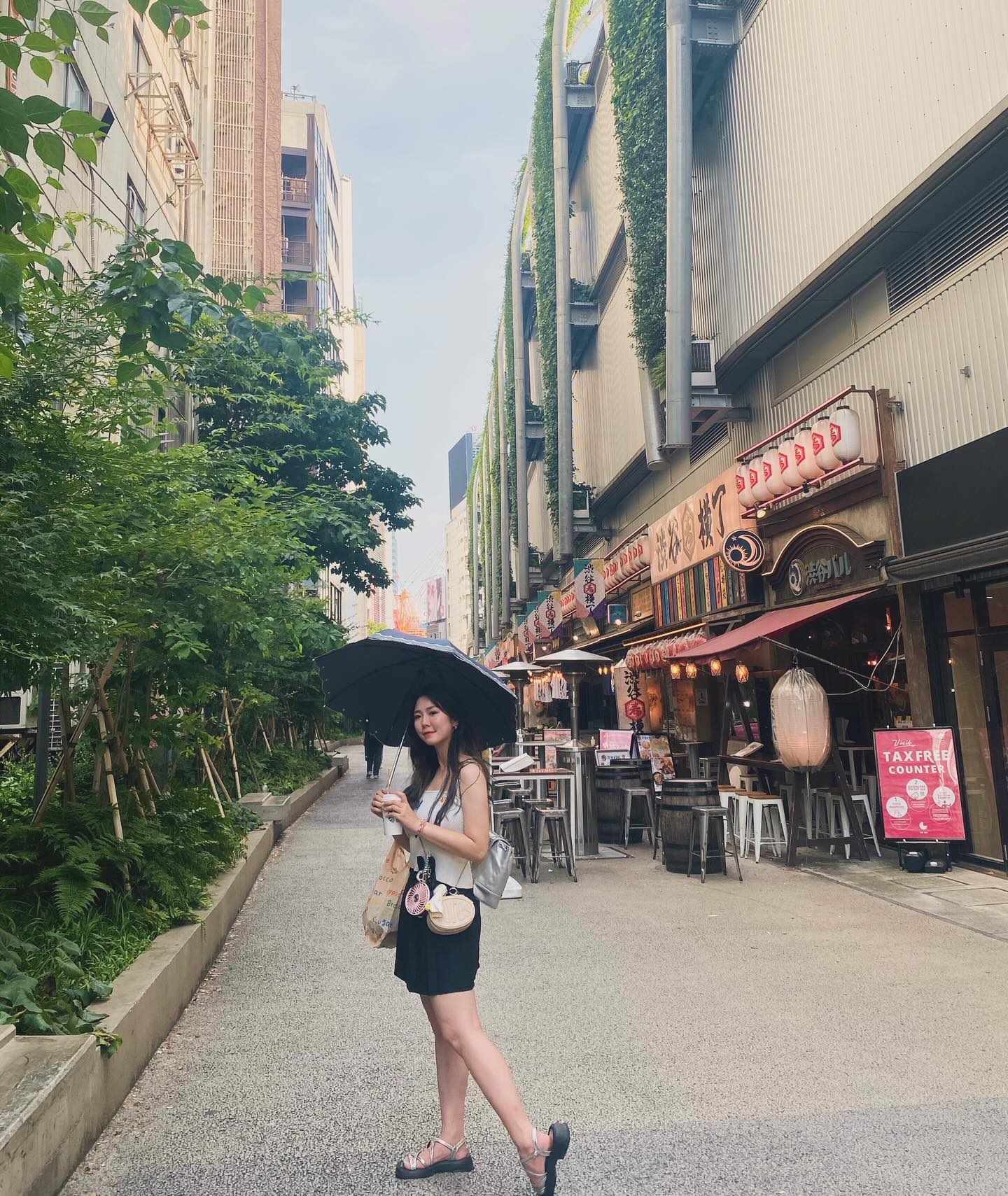 #요코초거리 

MZ의 성지라눈 밤에더이쁠거같다🧡

♥️

#도쿄요코초 #일본여행 #도쿄여행