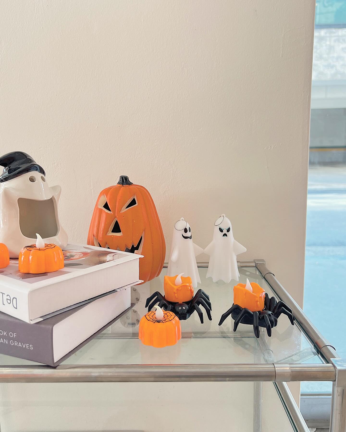 ⠀
⠀
24년 10월 31일
할로윈 형제일상🎃🎃🎃
서원이는 이발하고 단골카페 누비기
주원이는 하원하고 놀이터에 있는 친구들 사탕나눠주기
⠀
⠀
⠀
⠀
#원브로일상 #원브로 #할로윈