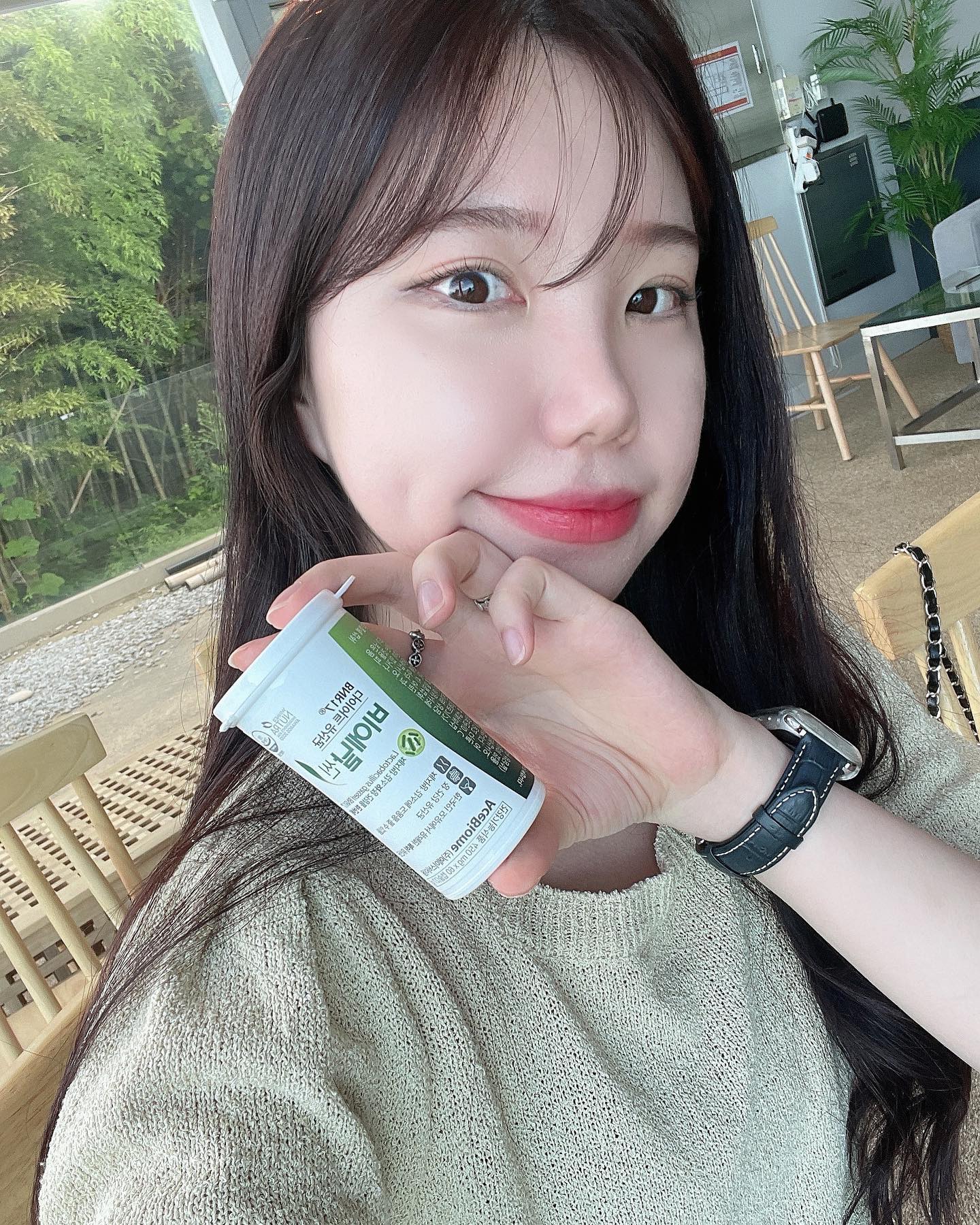 #광고 평소에도 꾸준히 먹고 있는 내 최애 유산균 !!
체지방 감소와 장 건강 기능이 2중으로 들어있는 건강기능식품 💪🏻
배달 올 때도 유산균 신선도 유지를 위해 아이스팩이랑 같이 꼼꼼하게 배송 와서 더 좋다 🤍
요즘 홈쇼핑에도 많이 보이는데 품절템으로 핫한 프리미엄 유산균이라 함
#광고 #다이어트유산균 #다이어트꿀팁 #비에날씬 #에이스바이옴 #bnr17