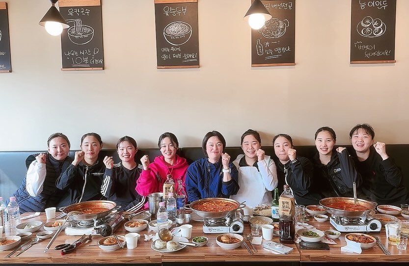 #2024년 포천시청 
.
.
너무 훌륭했던 2023 시즌을 지나서 
새롭게 영입한 신승찬 선수와 함께 2024년도 달려봅시다🫶
#포시화이팅 💪 #배드민턴 #배드민턴선수