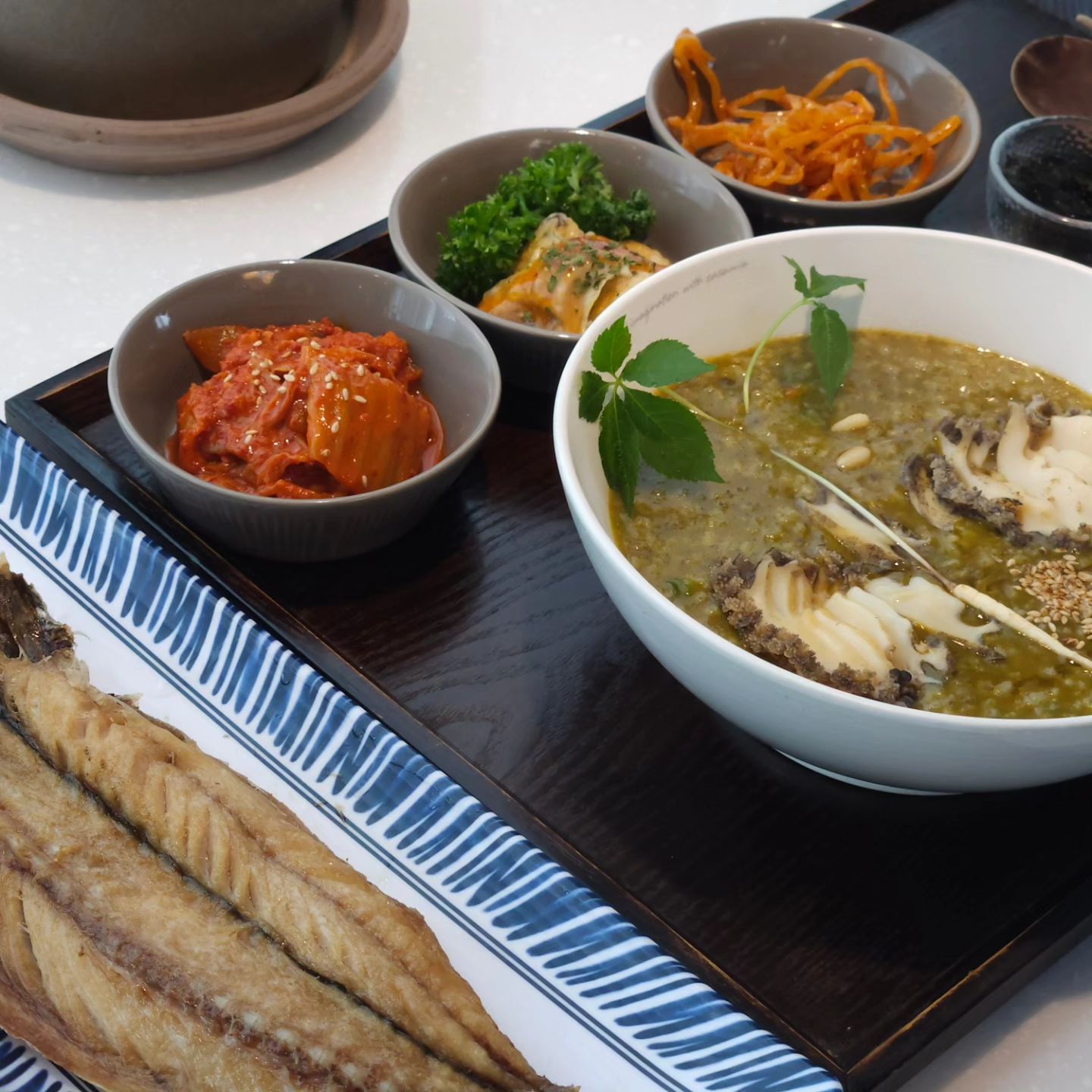 :)

밑반찬 맛있어서 리필해보기는 처음이네..ㅠㅠ 반찬 싸오고 싶었음 진짜👍

물론 죽도 맛있었음!