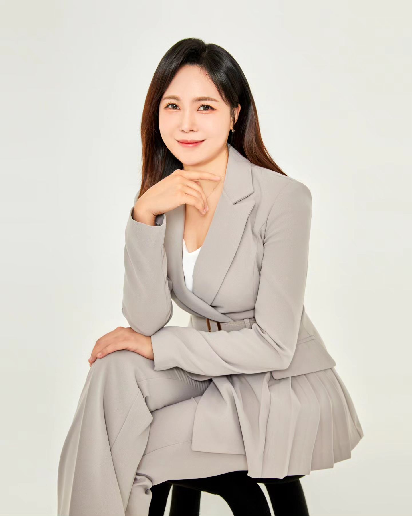 아츄 조은영입니다, 내일과 모레는 녹음으로 진행됩니다📻 음악 많이 듣는거 원하셨던 분들은 이틀간 계탔네요. 한 시간동안 10곡 이상 나갈거예요. 짧은글 50원 긴글 100원이 드는 #0951 문자참여는 계속 됩니다☺️ 잠깐만 자리 비웁니다 (부재중)
.
.
.
.
.
#아츄 #tbs #라디오 #아츄조은영입니다 #녹음 #공지 #휴가 #daily