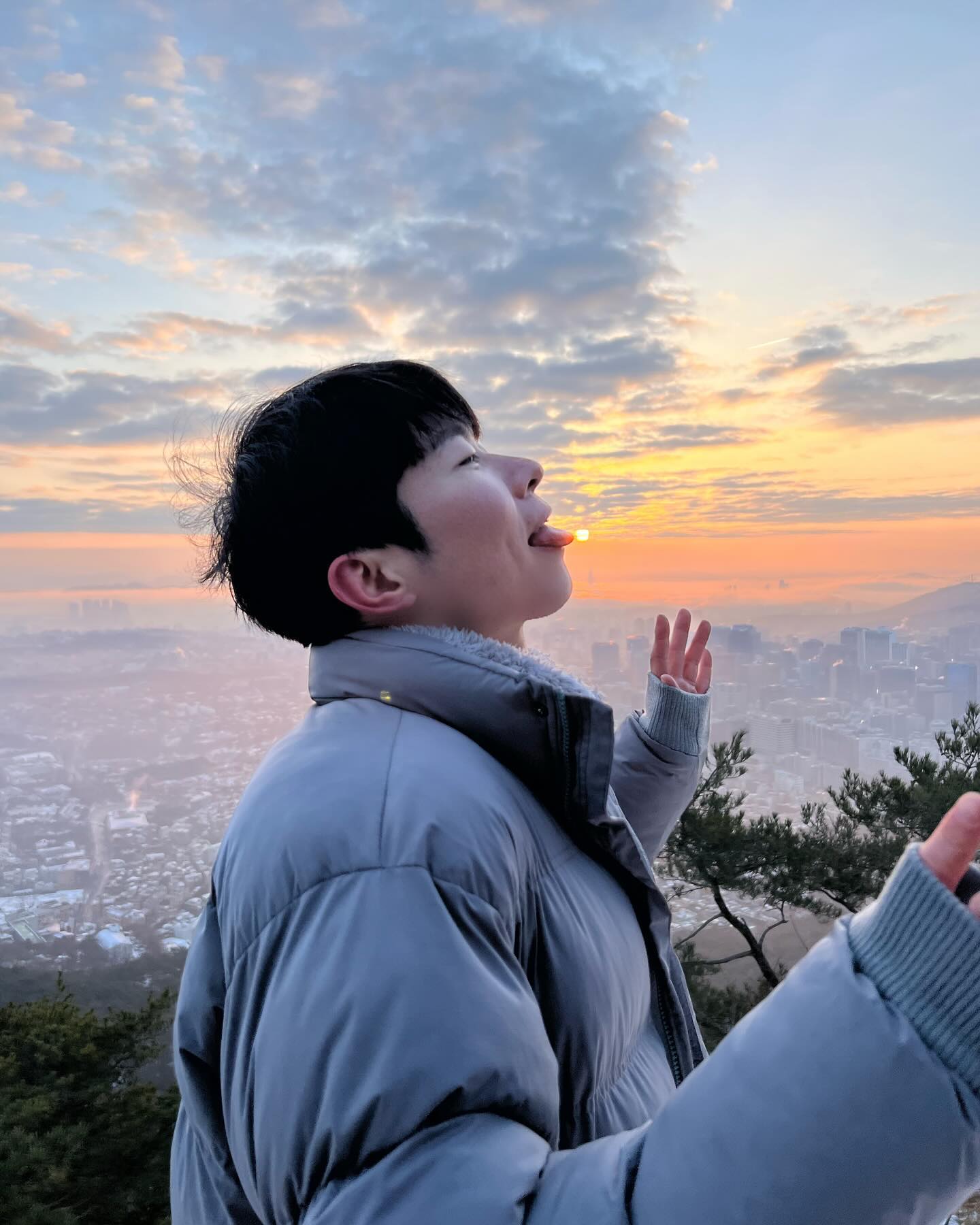Happy new year 🎊🥳🎉

 늦지 않았겠죠? 새해 복 많이 받으세요 😘

맛보고 즐기는 2024

올해 더 열심히 소통해봅시다 🙌🏻

‼️올해 목표‼️
✔️
✔️
✔️
✔️
✔️
(안보이는게맞음. 자체적으로 세우고 이뤄보겠습니다👊🏻)