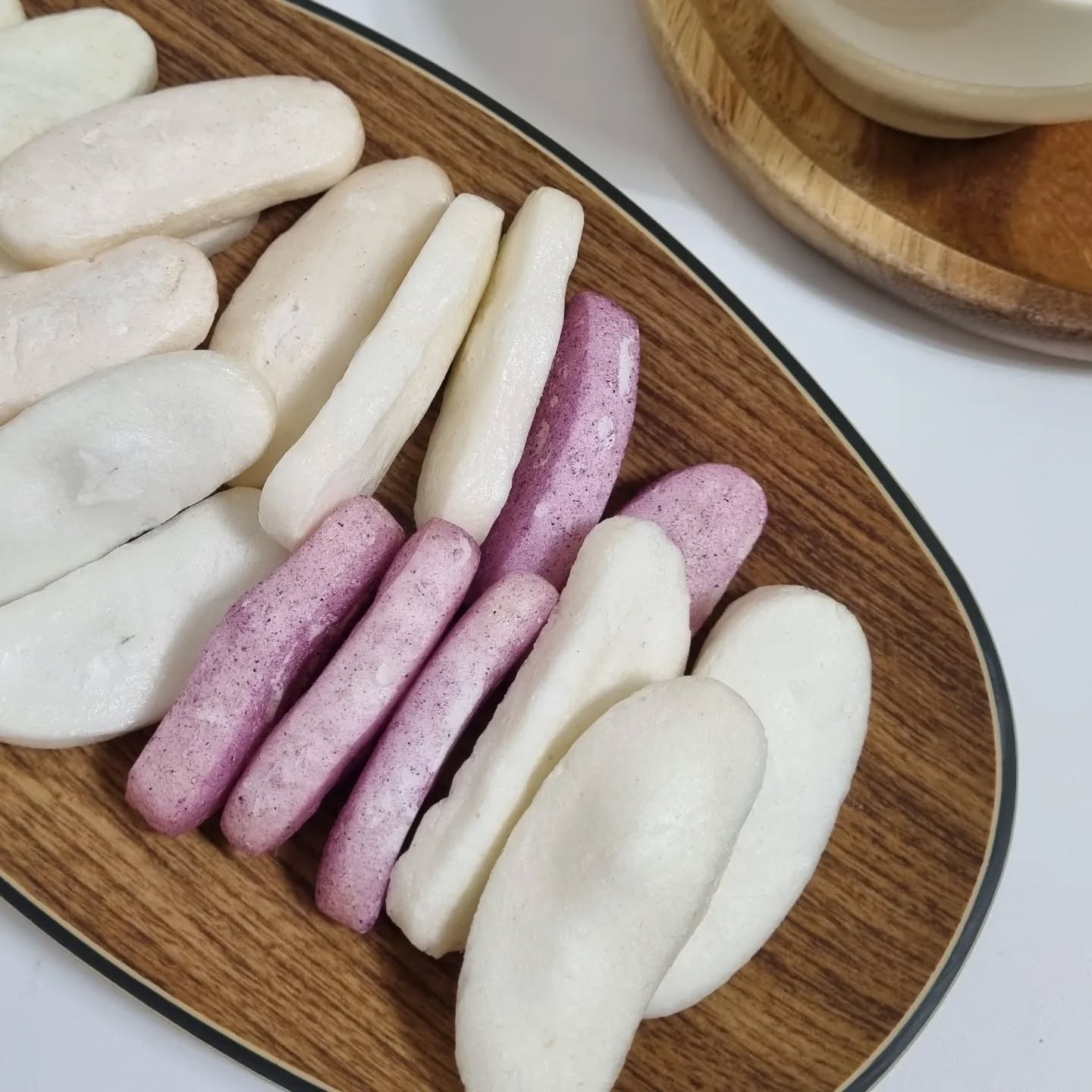 #제품제공 맛있는 풍경 쌀떡뻥

아기간식으로 유명한 쌀과자라
저염 간식으로 좋을 것 같았다!

신중한 어머니들이 고르는 유기농 간식이니 말 다했지🤭

신장이식 초기에 간식으로 먹으라고 한
크래커류보다 부담이 덜 하고
나트륨은 미미해서 영양성분에는 당연히 0mg
오리지널, 사과, 딸기, 블루베리, 단호박 맛 별로 고를 수 있어 좋다!

나는 단호박 떡뻥이
자연스런 단 맛이라 젤 맛있었다ㅋㅅㅋ

#쌀떡뻥 #유기농쌀떡뻥 #맛있는풍경 #아기간식 #아이간식