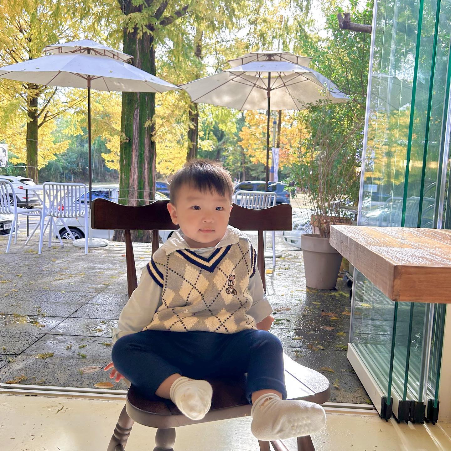 #siksikgram #16개월아기
#육아일상 #육아일기

오랜만에 올린 씩씩이의 일상🧸
자아도 많이 생기면서
짜증도 늘고 주장도 늘고
요즘 맨날 씩씩거리기 💨

그래도 애교도 늘어 해삐해요❣️
간만의 가족 데이트로 엄빠도 힐링🙃