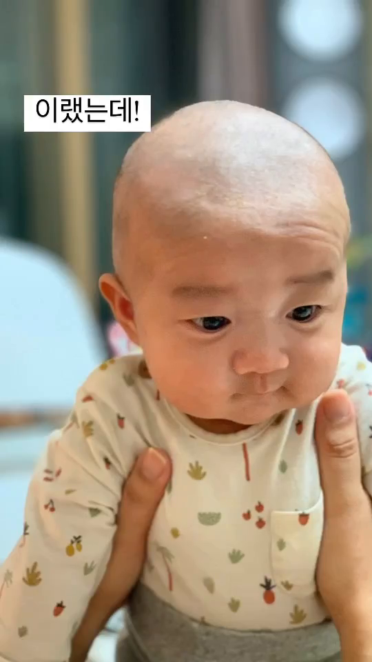 갑자기 본인 아기때 보여달라고 하는 분 ㅋㅋ
내가 봐도 놀랍게 자란 내 이상형 ❤️
맞아 난 아들 바보요 ㅋㅋㅋㅋㅋㅋ
.
.
.
.
.
#5세인생추억팔이 #추억팔이 #아들맘 #아들바보 #이랬는데요래됐슴당 #내사랑 #내이상형공유 #아들맘그램 #우당탕탕문씨가족